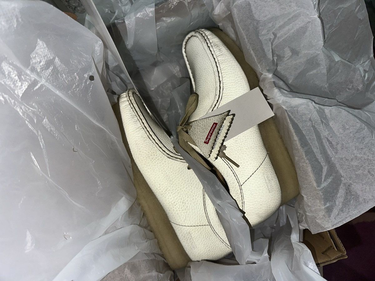 Clarks × Supreme Supreme x Clarks Wallabees Size US 6 / EU 39 - 1 Thumbnail