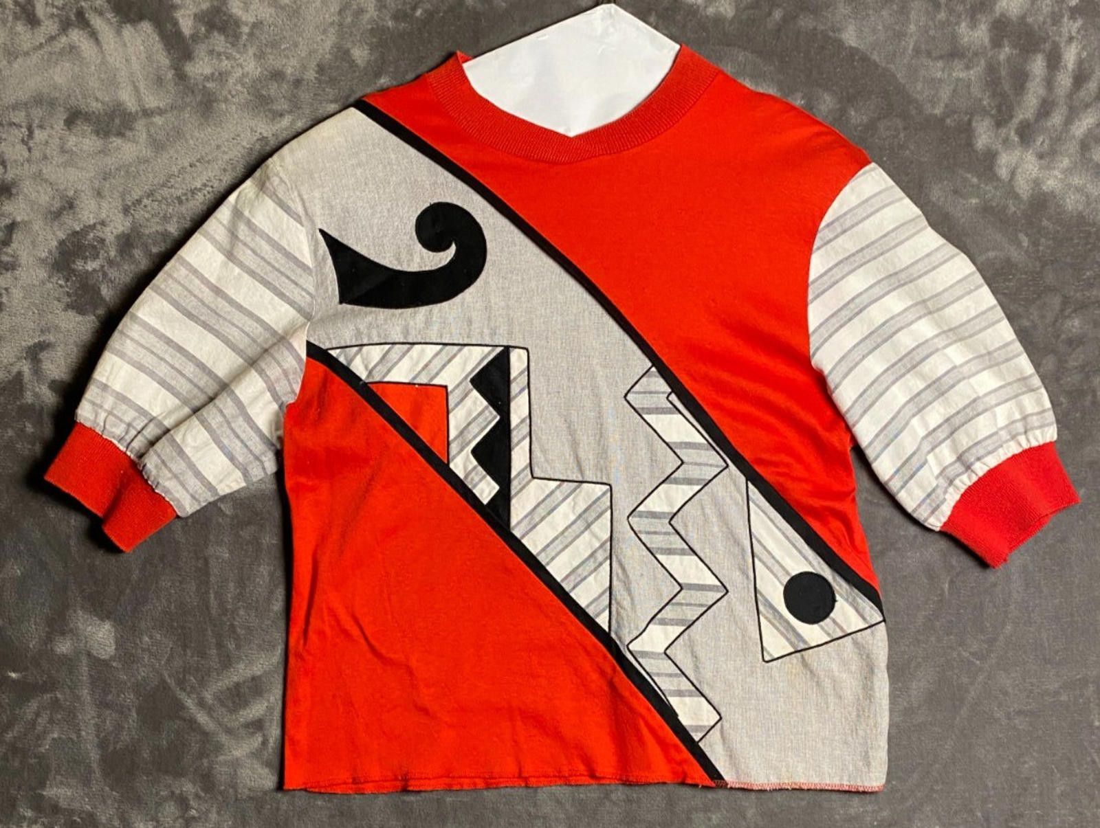 The Unbranded Brand 80s Women Red with Blk and Grey Abst Pattern Sweatshirt (B8) Size M / US 6-8 / IT 42-44 - 1 Thumbnail