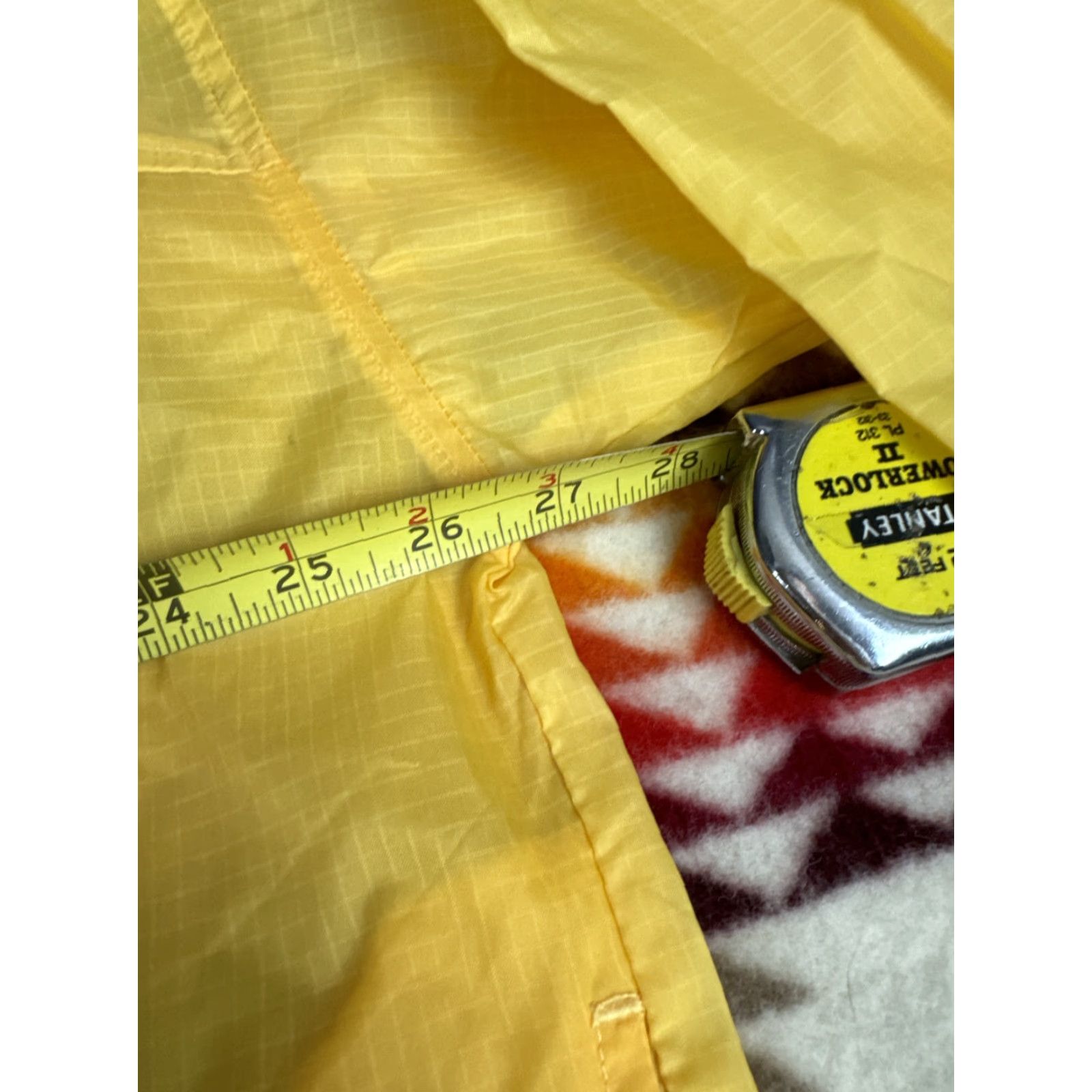 Izod VINTAGE Izod Windbreaker Jacket Hoodie Anorak Yellow Sz L Mens Yellow L SZ? Size US L / EU 52-54 / 3 - 6 Thumbnail