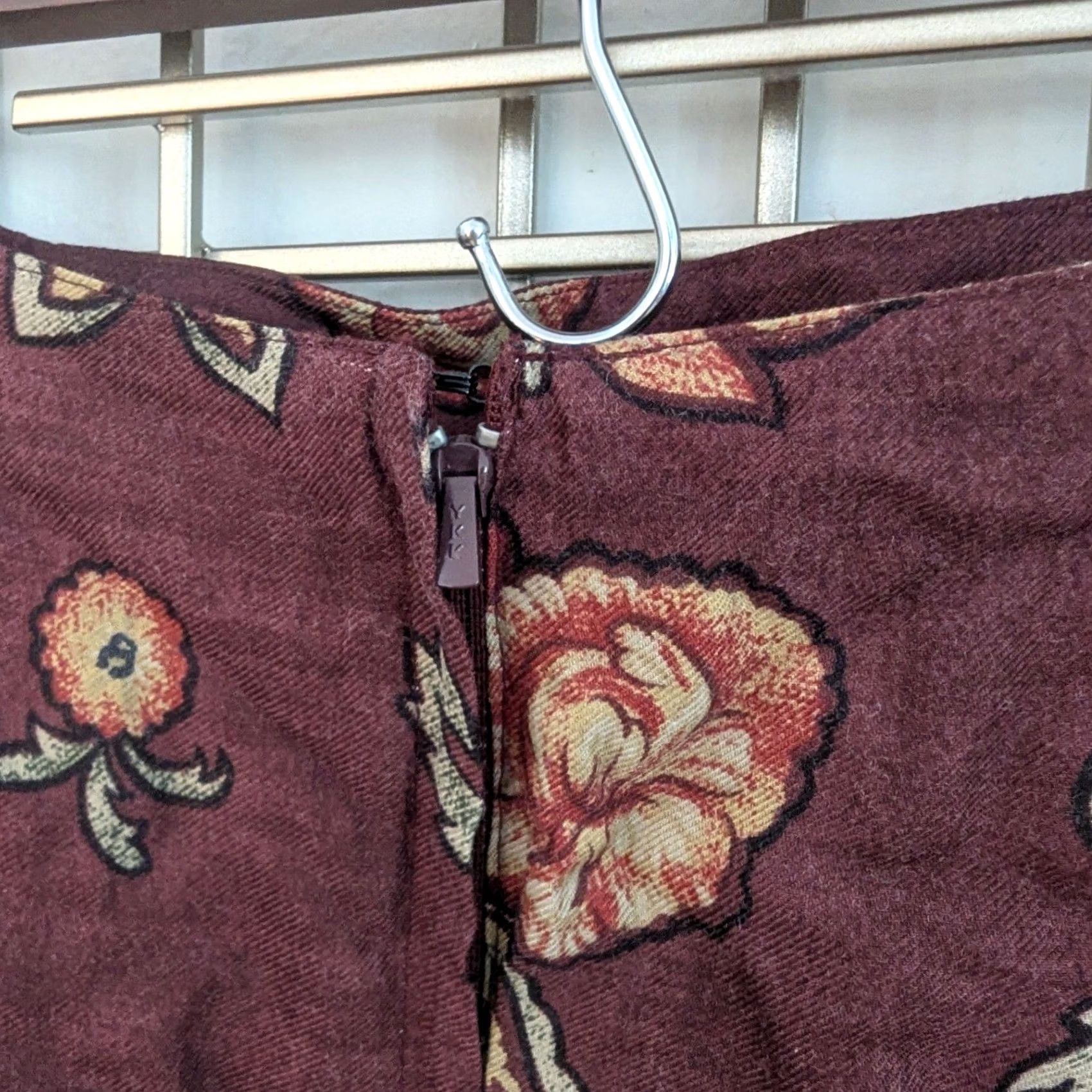 Talbots VINTAGE Talbots Floral Print Knee Length Skirt Burgundy Navy Women's 10 Boho Size 32" / US 10 / IT 46 - 3 Thumbnail
