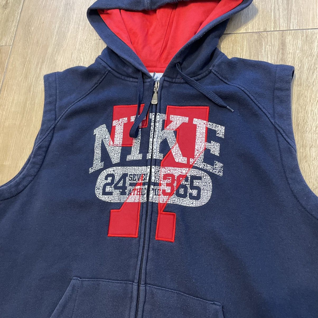 Other Crazy Vintage Nike 00’s Big Central Logo Sleeveless Hoodie Size US M / EU 48-50 / 2 - 3 Thumbnail