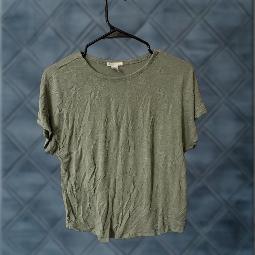 H&M H&M Women T-Shirt M Green Solid Viscose Short Sleeve Crew Neck Casual Size M / US 6-8 / IT 42-44 - 1 Thumbnail