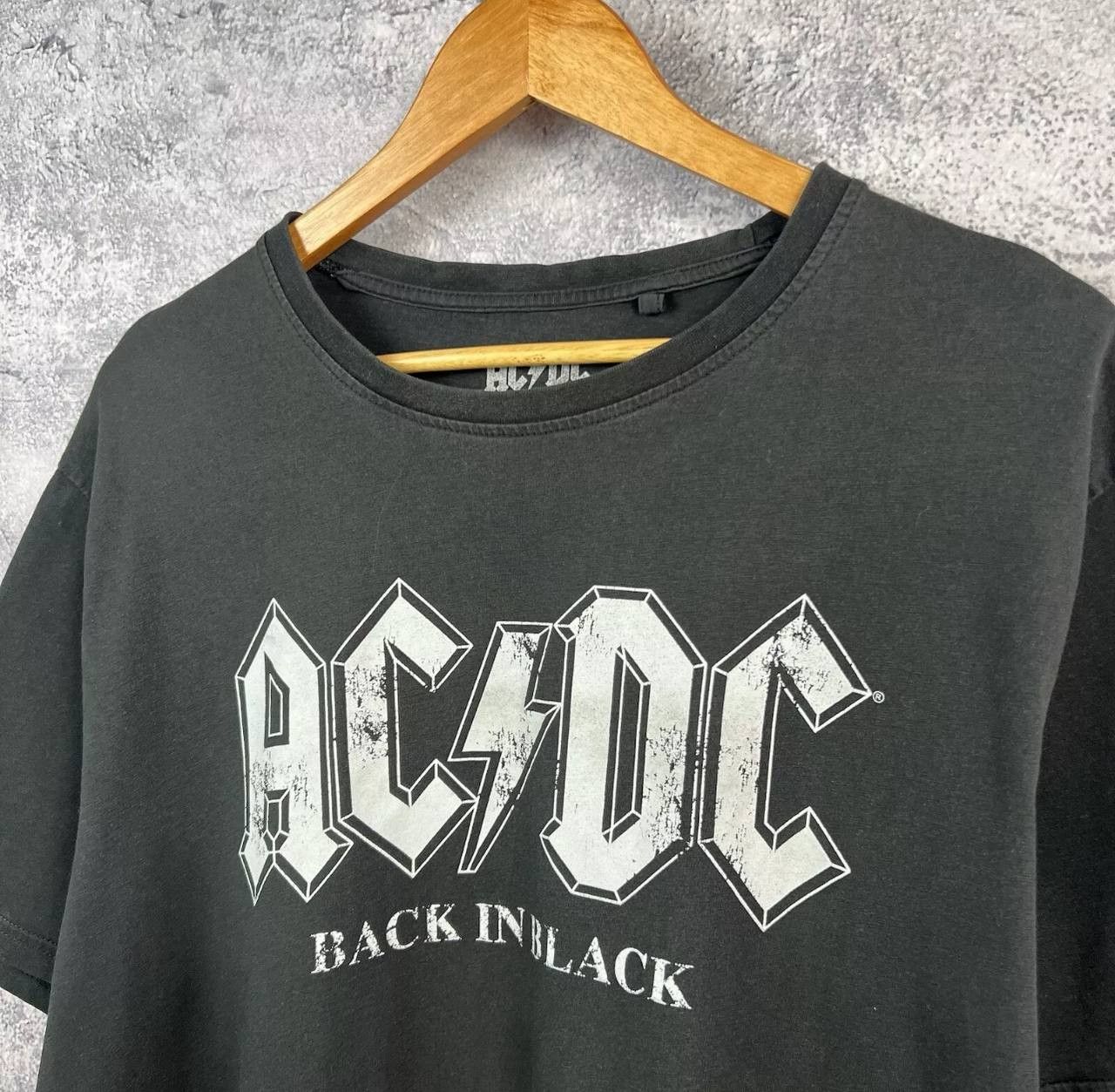 Band Tees Acdc Back In Black Tee Men's Size XL Short Sleeve Size US XL / EU 56 / 4 - 2 Thumbnail