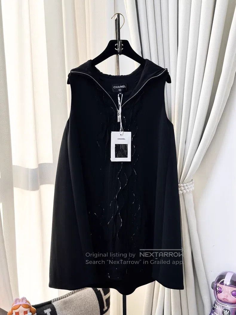 Chanel Chanel 25C Early Spring Vacation Series Black Half-high Co Size XS / US 0-2 / IT 36-38 - 1 Thumbnail