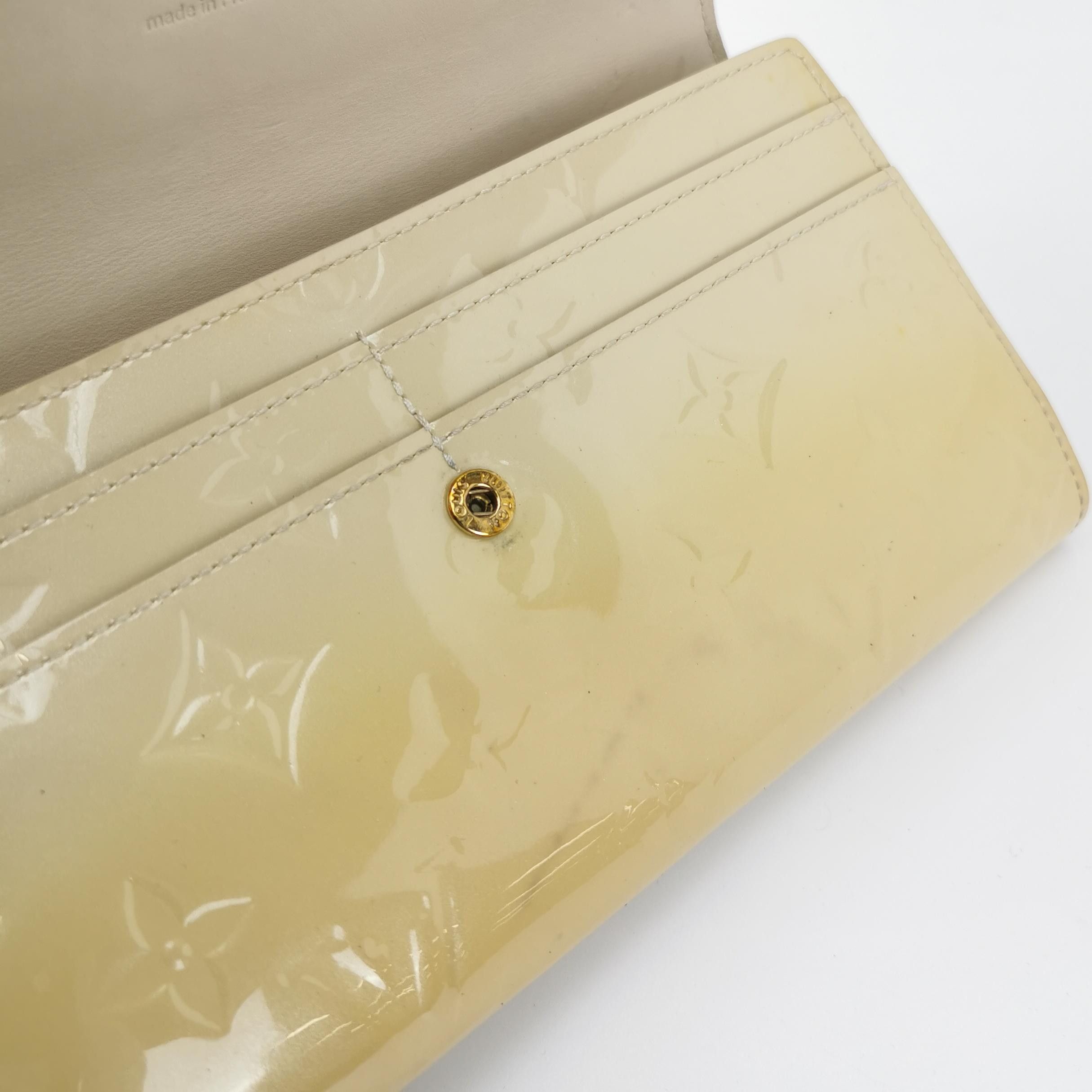 Louis Vuitton Louis Vuitton (LV) Patent leather solid color embossed mono Size ONE SIZE - 4 Thumbnail