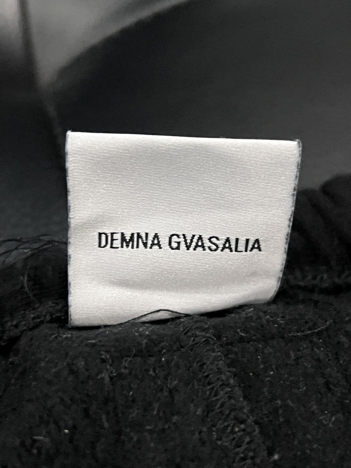 Vetements Vetements FW18 Left Logo Casual Trousers Size US 30 / EU 46 - 15 Thumbnail