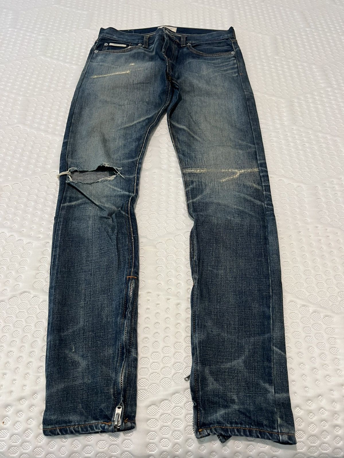Fear of God Fear of God Essentials Distressed Denim Size US 32 / EU 48 - 1 Thumbnail