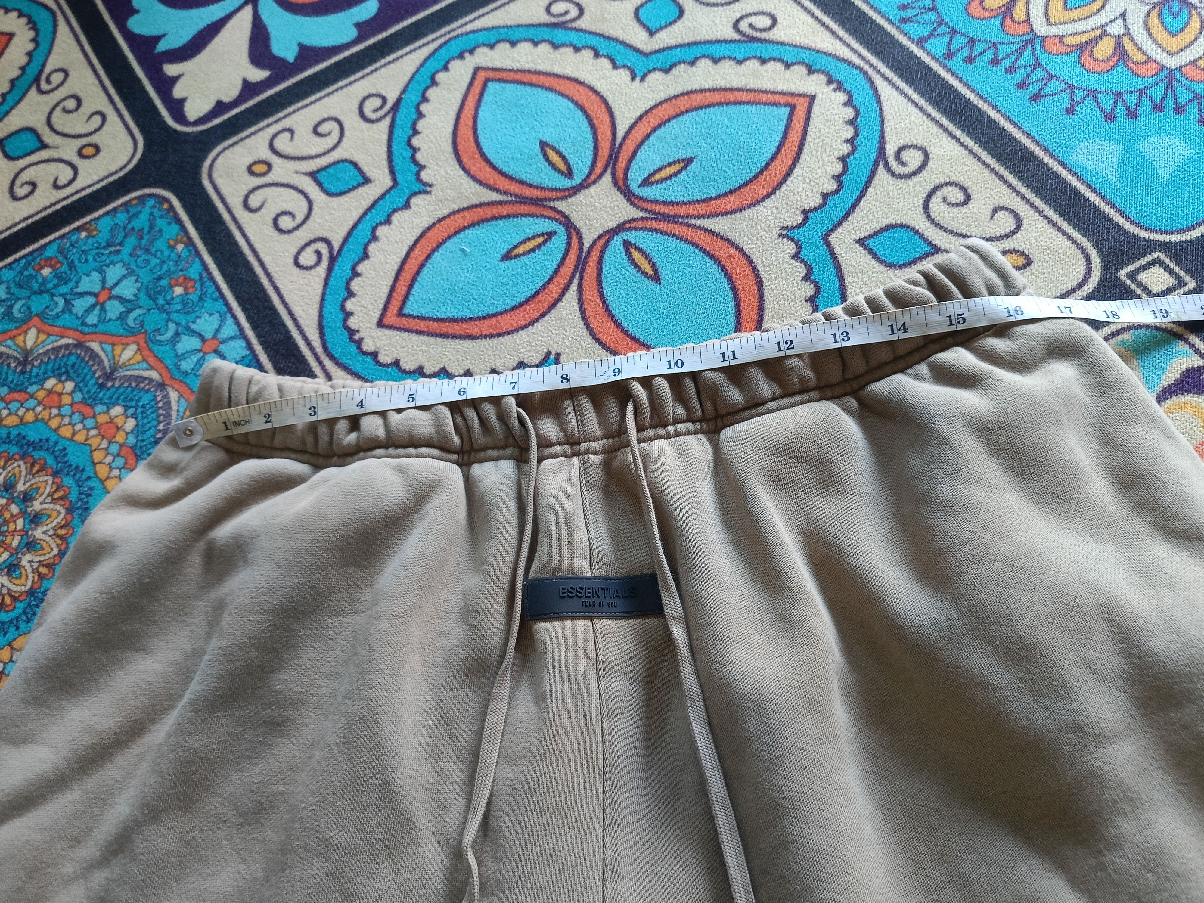 FOG × Fear of God Essential Fear of God Oak Shorts Size US 34 / EU 50 - 7 Thumbnail