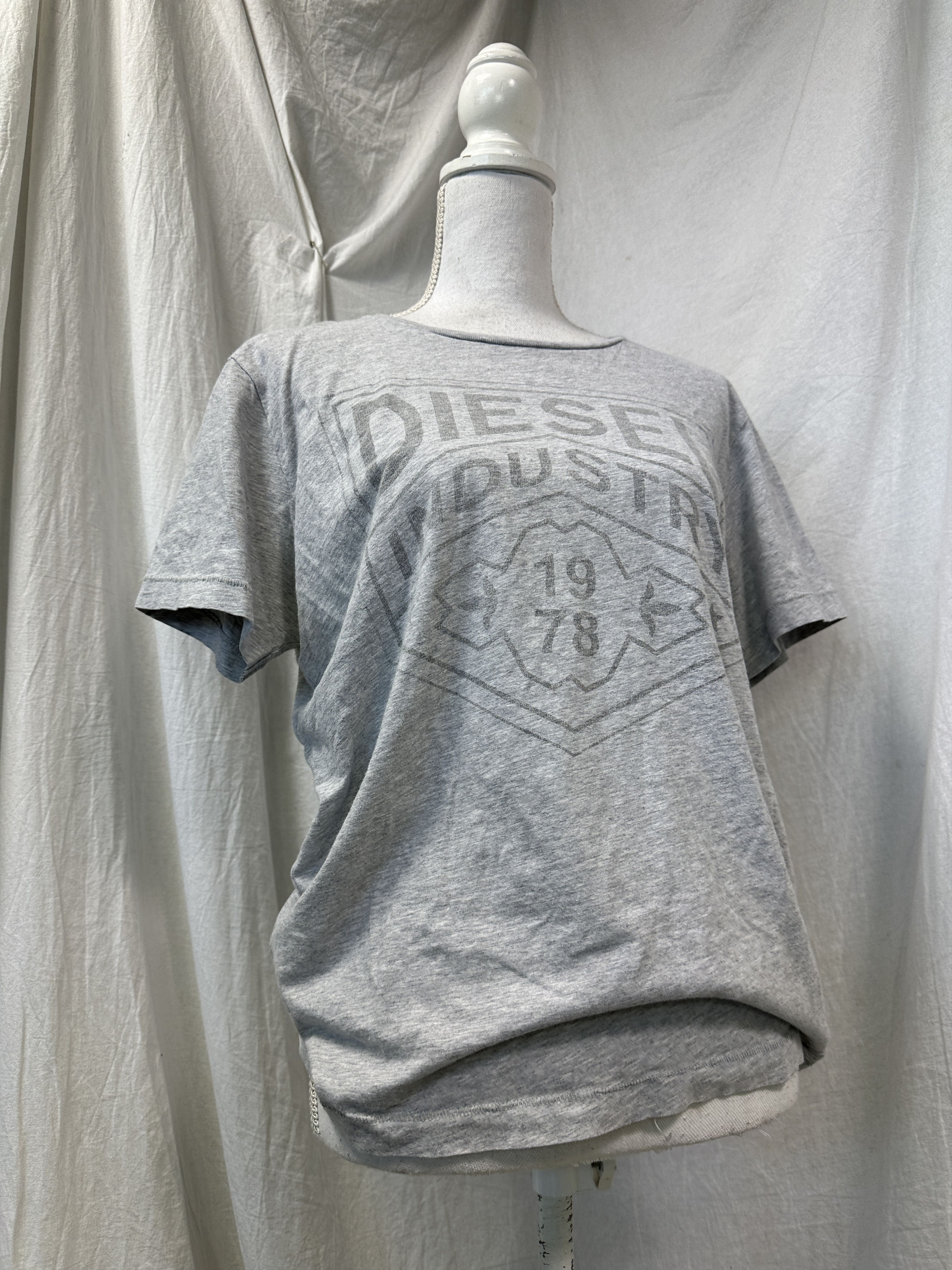Diesel Vintage Streetwear Casual Diesel T-shirt Y2K Size US L / EU 52-54 / 3 - 1 Thumbnail