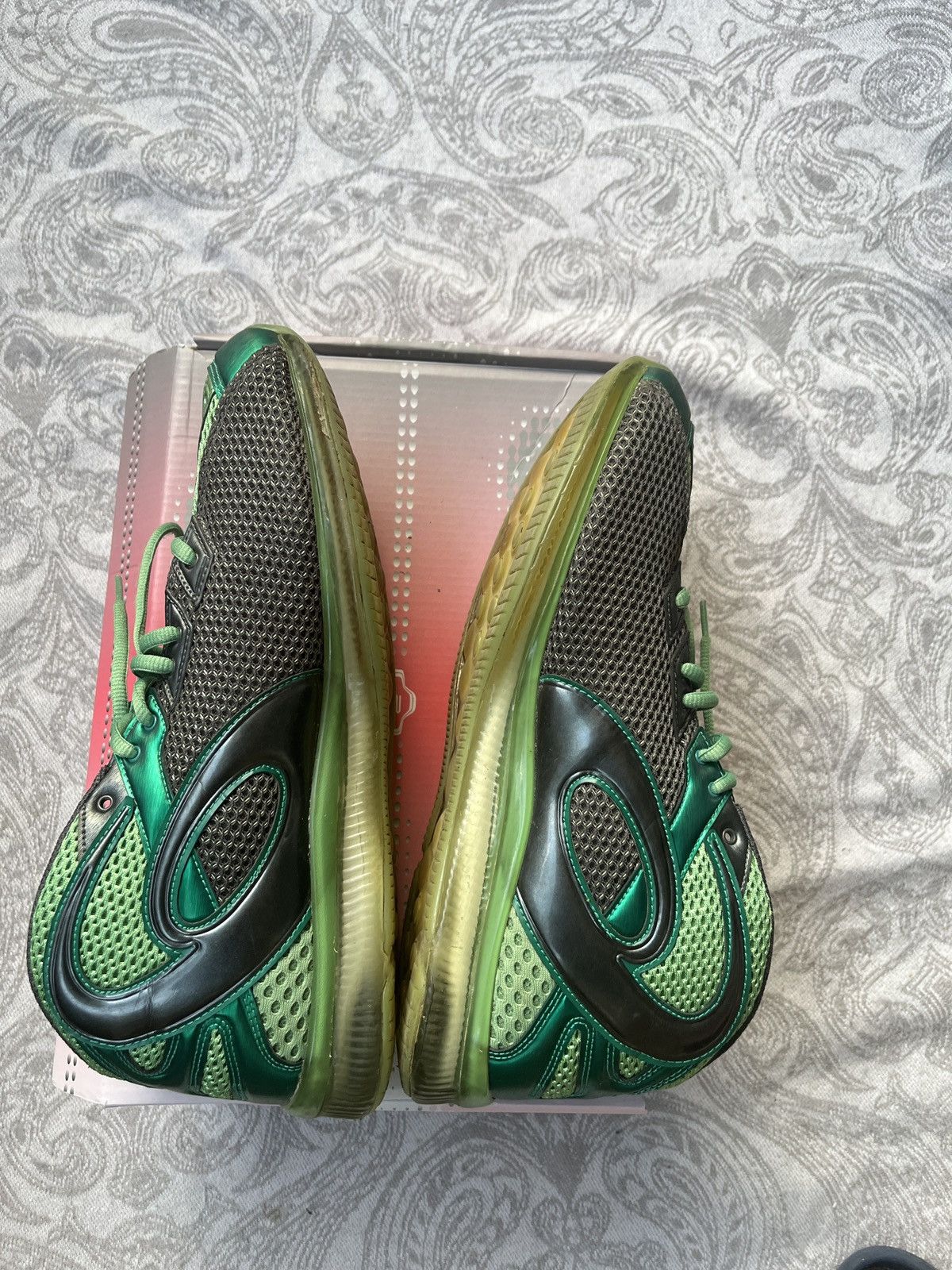 Balenciaga Runners size 41 (US Men’s 8) White Pink Grey