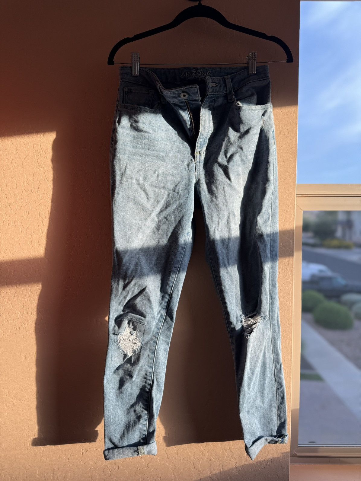 Arizona Jean Co. Arizona Jean Co. Light Wash Distressed Skinny Jeans Size 28" / US 6 / IT 42 - 1 Thumbnail