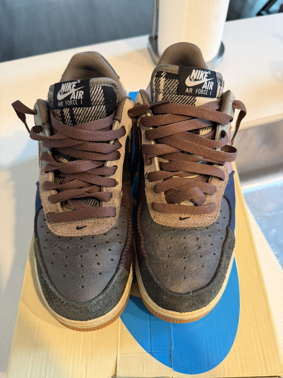 Nike × Travis Scott Nike Air Force 1 Low x Travis Scott Size US 9.5 / EU 42-43 - 2 Thumbnail