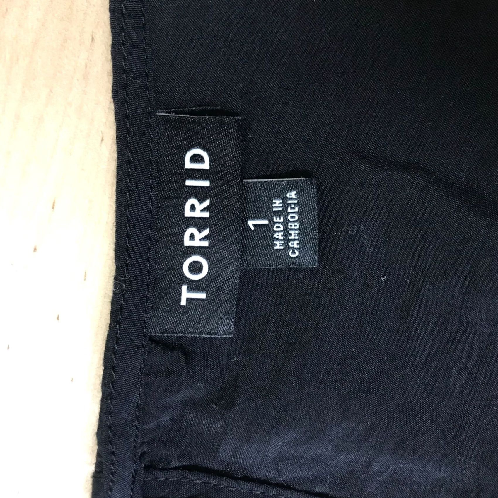 Torrid Torrid Black Round Neck Rayon Blend Ruffle Top Womens Size 1 Size XS / US 0-2 / IT 36-38 - 7 Thumbnail