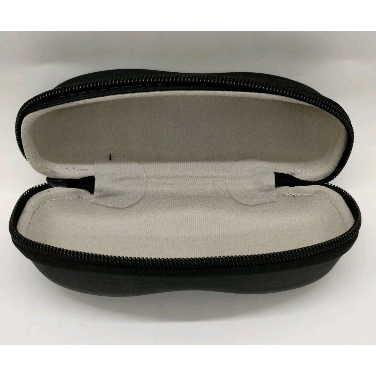 Vogue Vogue Semi-Hard Zipper Eyeglass/Sunglass Case M-Lg Size BLK Size ONE SIZE - 5 Thumbnail