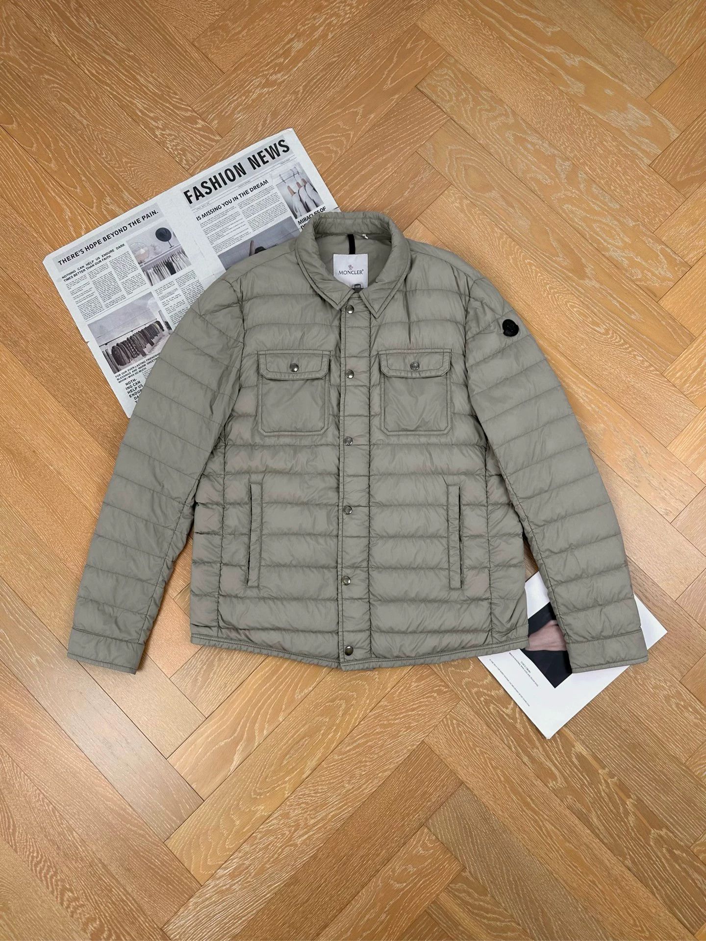 Moncler Moncler Men's Lapel Button Puffer Jacket Olive Green Size US XL / EU 56 / 4 - 1 Thumbnail