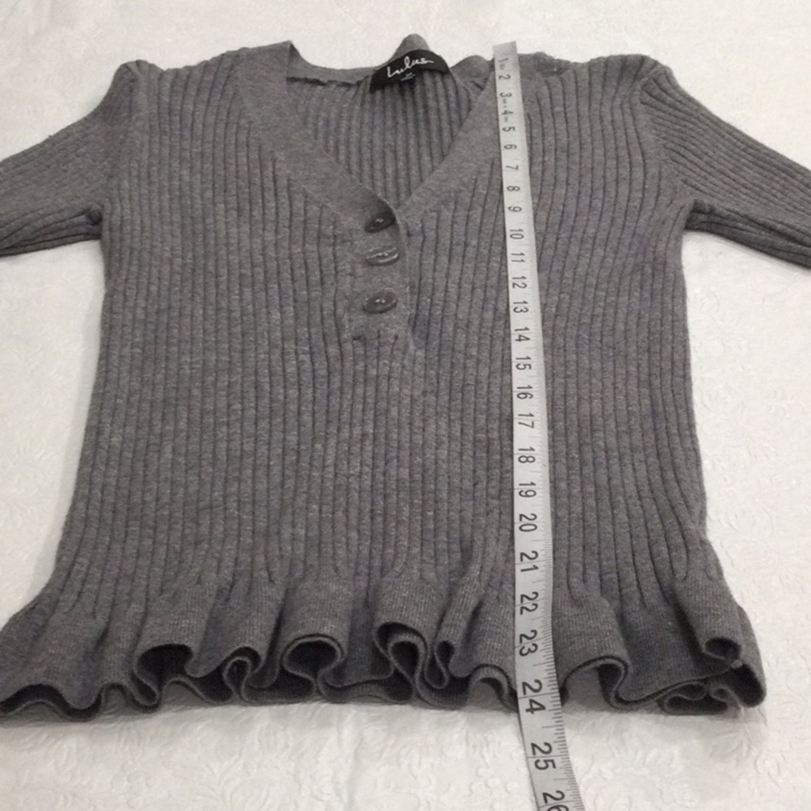 Other Lulus Gray V-Neck Rib Knit L/S 3 Button Bodycon Top Size M Size M / US 6-8 / IT 42-44 - 14 Thumbnail