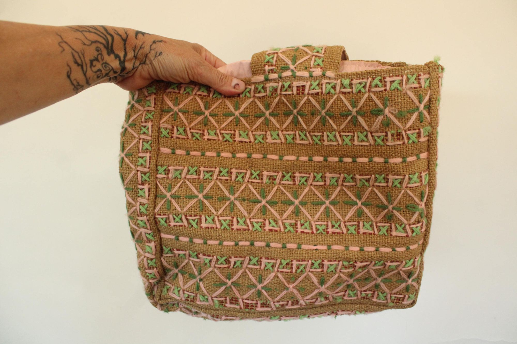 Vintage Vintage 1960s 1970s Bag, Embroidered Burlap Purse, Handled M Size ONE SIZE - 9 Thumbnail