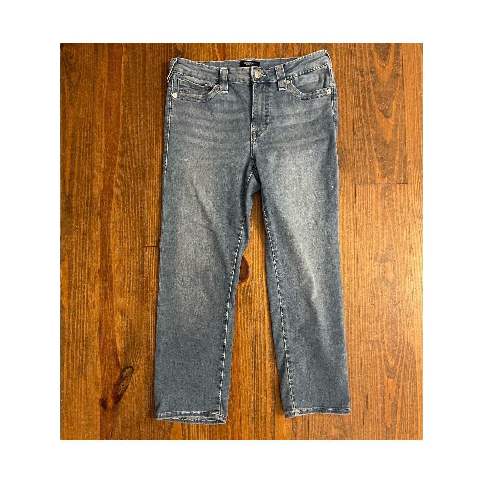 True Religion True Religion Light Wash Jennie Curvy Midrise Capri, size 30 Size 30" / US 8 / IT 44 - 1 Thumbnail