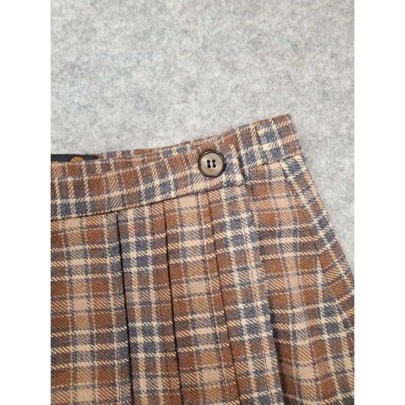 Other Vintage Women's Small Tan & Gray Plaid Wool Wrap Skirt Size 26" / US 2 / IT 38 - 5 Thumbnail