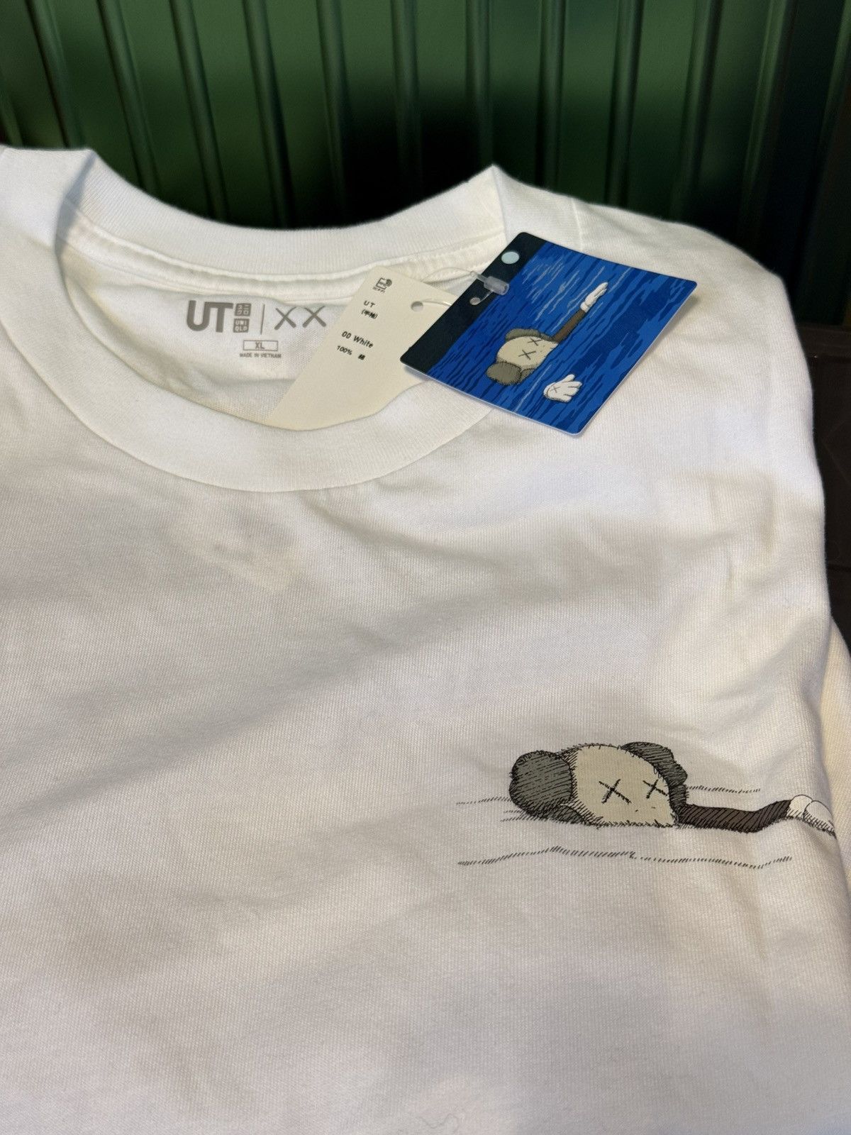 Kaws × Uniqlo KAWS x Uniqlo T Shirt Size Asian XL Size US XL / EU 56 / 4 - 3 Thumbnail
