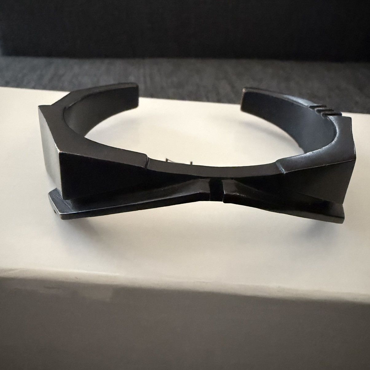 Julius Julius Brass Bracelet Cuff Black Adjustable Ss23 Size ONE SIZE - 5 Thumbnail