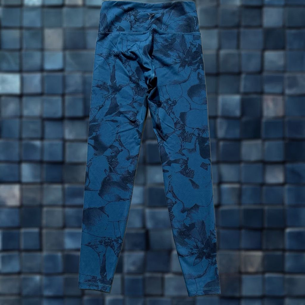 Old Navy Old Navy Active Go Dry Leggings Womens M Blue Floral AOP Print Stretch Yoga Size 32" / US 10 / IT 46 - 1 Thumbnail