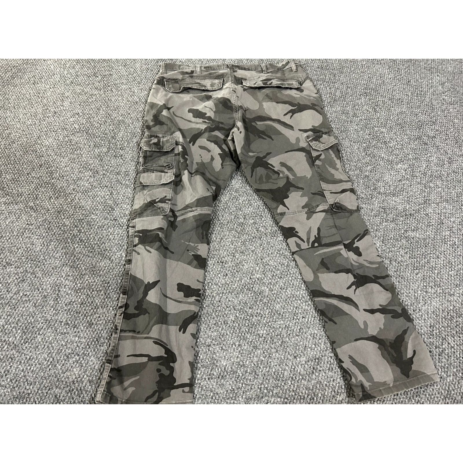 Wrangler VINTAGE? No. Wait avoid extra. Title: Wrangler Cargo Pants Mens 34x30 Gray Camo Regular Taper Tactical Utility Cargo Pants Mens 34 Gray Size US 34 / EU 50 - 7 Thumbnail