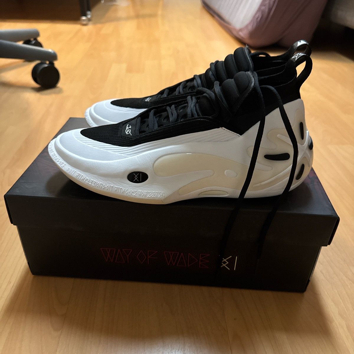 Li-Ning Way of Wade 11 Size US 9.5 / EU 42-43 - 1 Thumbnail