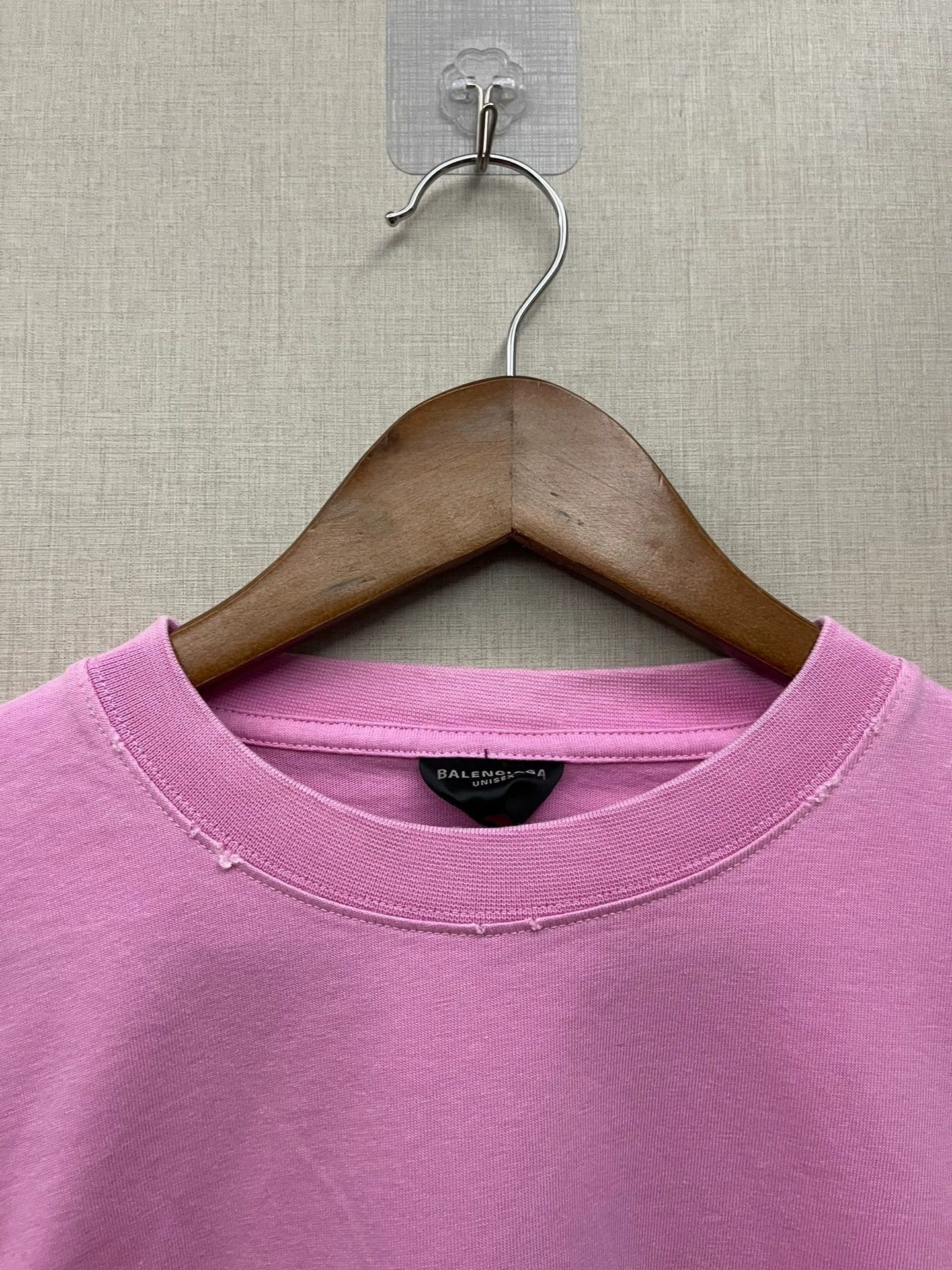 Balenciaga Balenciaga 22fw distressed pink cracked logo Tee S Size US S / EU 44-46 / 1 - 4 Thumbnail