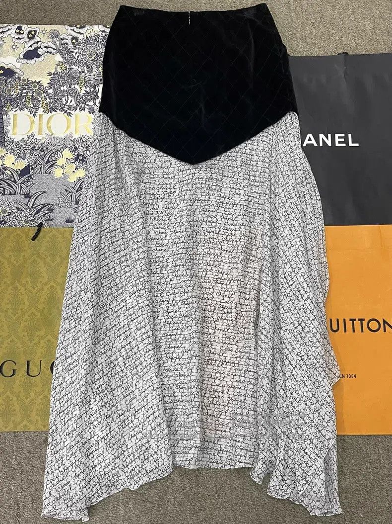 Chanel Chanel Black velvet stitched silk irregular skirt Size 25" / US 0 / IT 36 - 3 Thumbnail