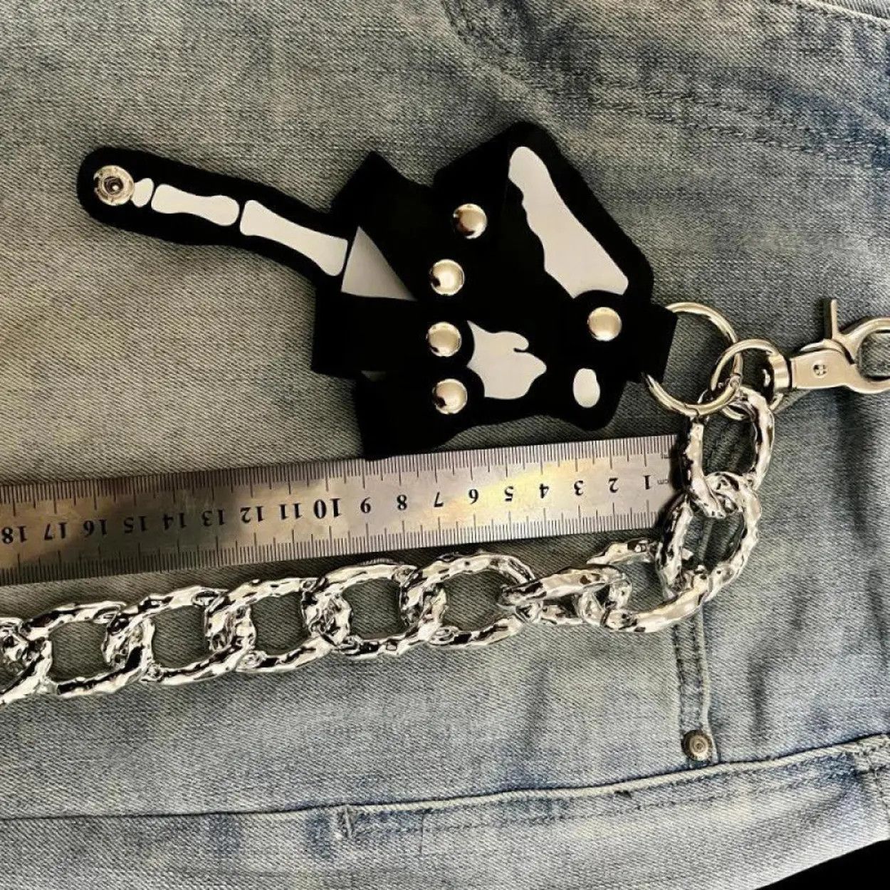 Japanese Brand Skeleton Hand Charm Wallet Chain Size ONE SIZE - 3 Thumbnail