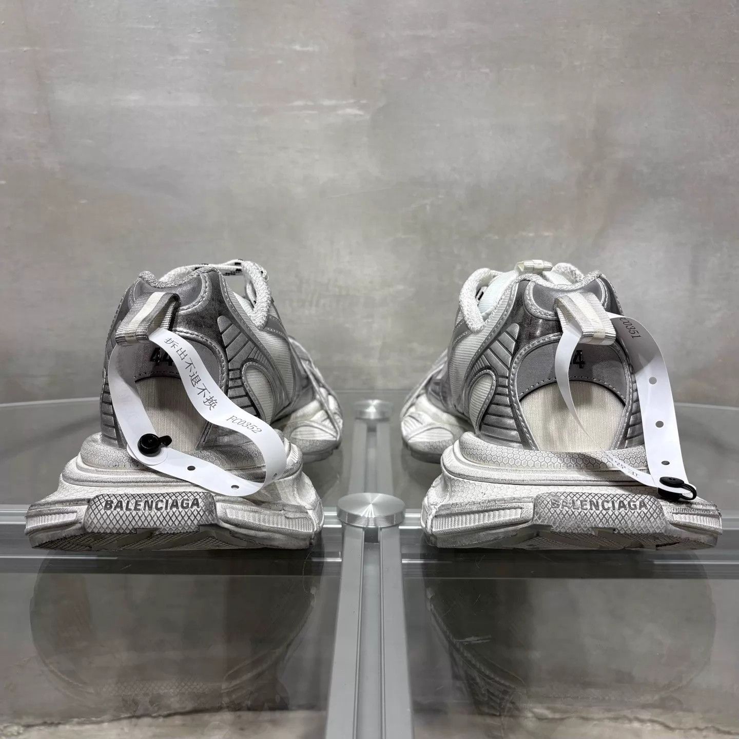 Balenciaga Balenciaga BLCG 3XL Gray Distressed Dad Shoes 44 NIB Size US 11 / EU 44 - 6 Thumbnail