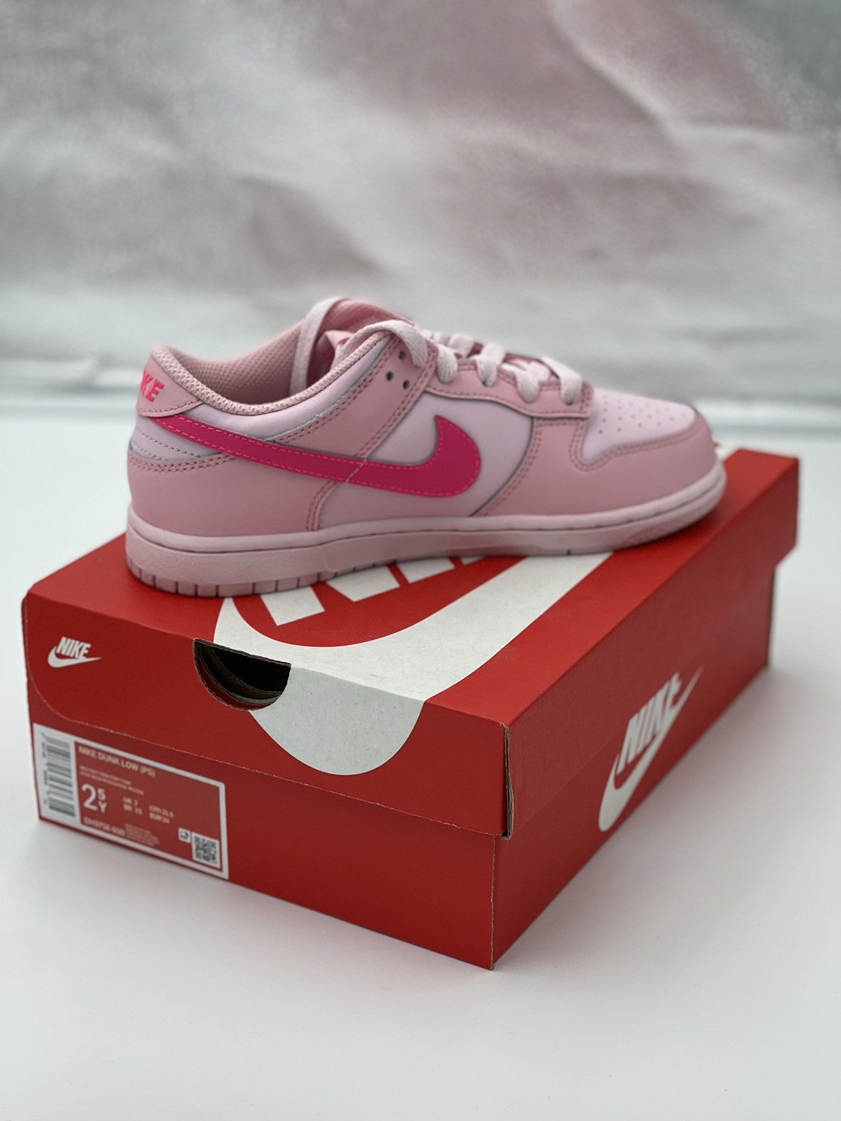 Nike Brand new never worn Nike 'triple pink' dunk lows sz4.5 wmns Size US 4.5 / IT 34.5 - 3 Thumbnail