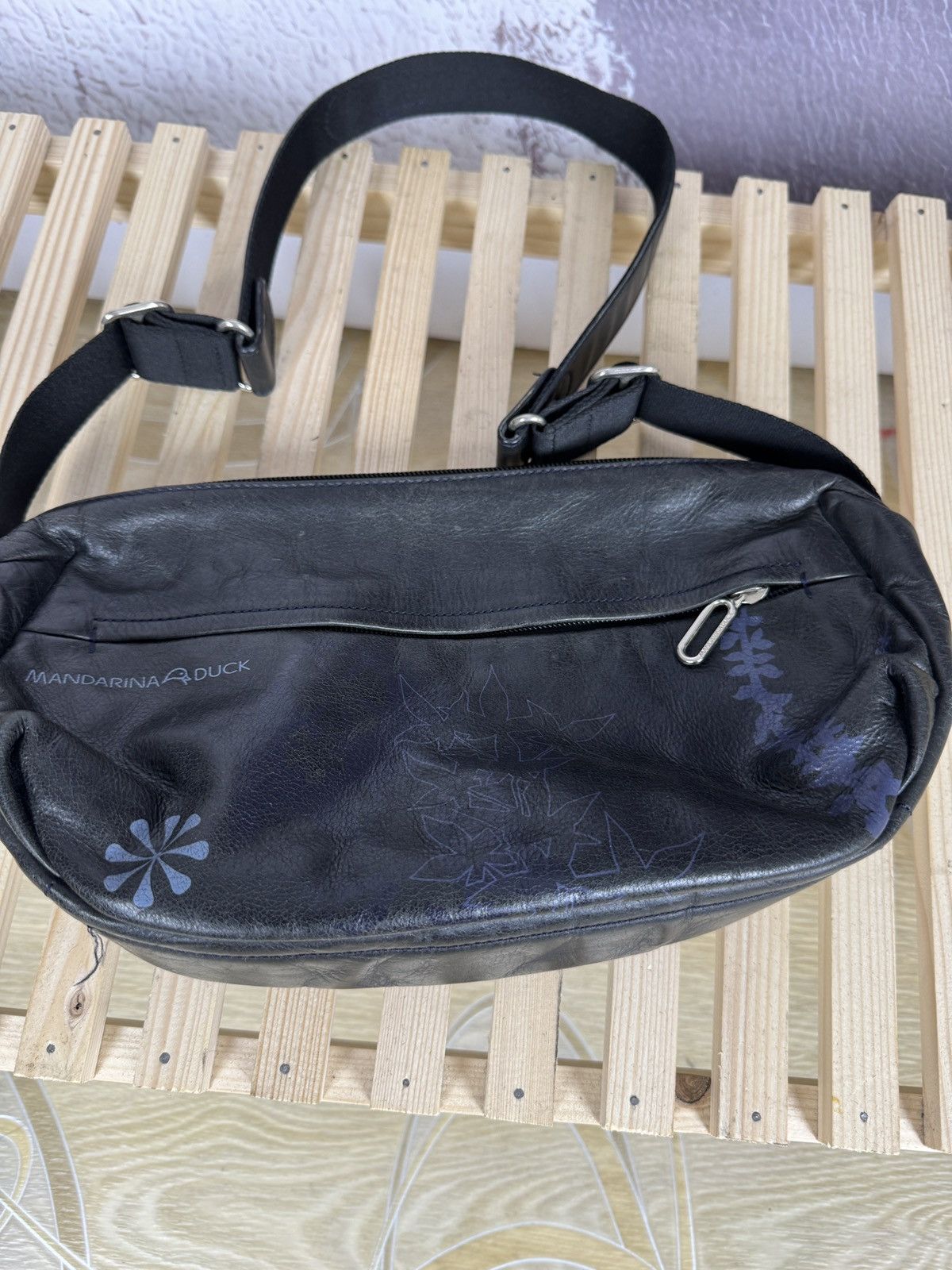 Mandarina Duck Mandarina Duck black leather printed shoulder crossbody bag Size ONE SIZE - 6 Thumbnail