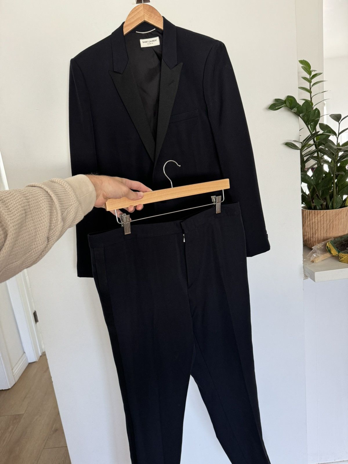 【送料&関税込】Saint Laurent Tuxedo Pants tuxedo high-waisted pants in grain de poudre | Saint Laurent
