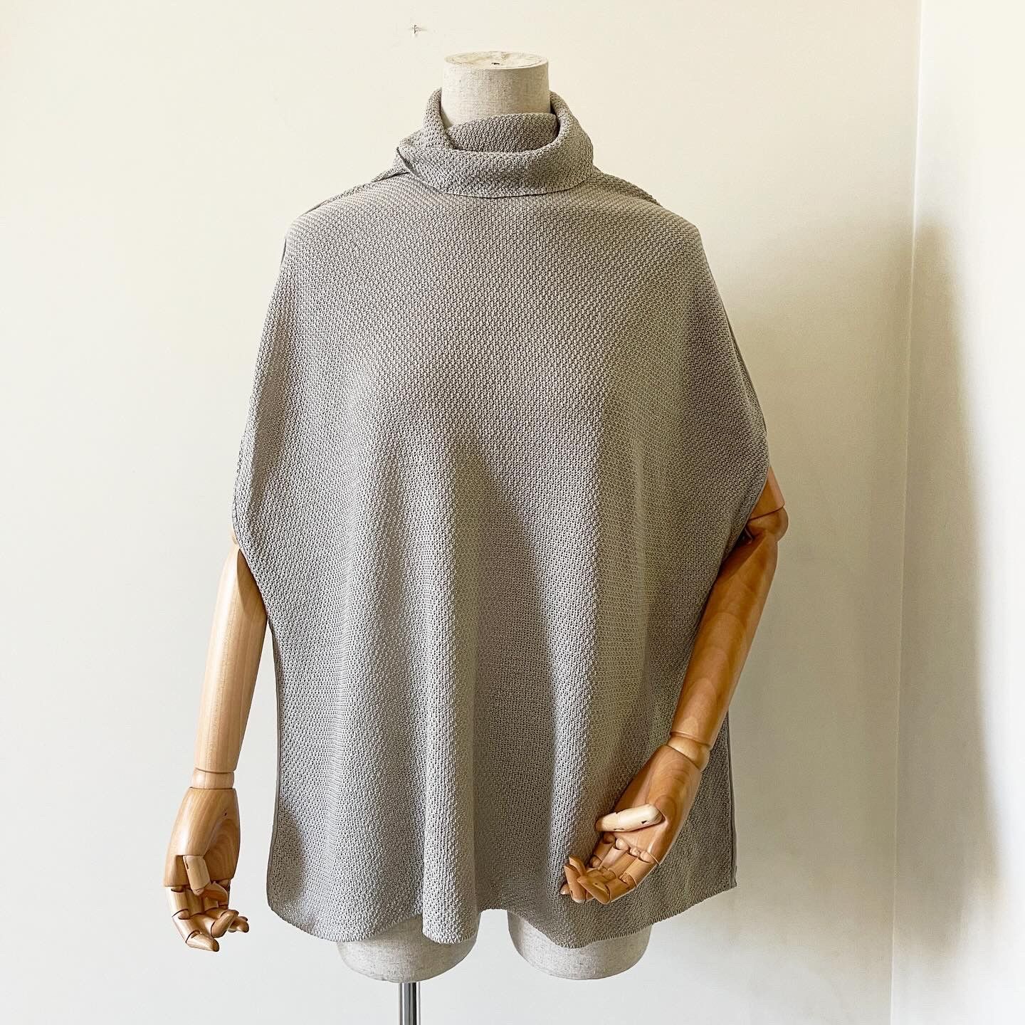 image of 100% Capri Pullover in Linen, Women's (Size Medium)