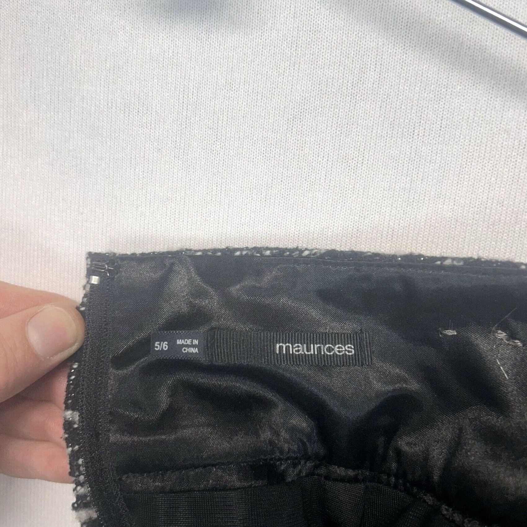 Vintage Maurices Womens Skirt 6 Black Wool Polyester Tweed Zipper Plaid Mini Work Dressy Sl Short Mens? Size 28" / US 6 / IT 42 - 3 Thumbnail