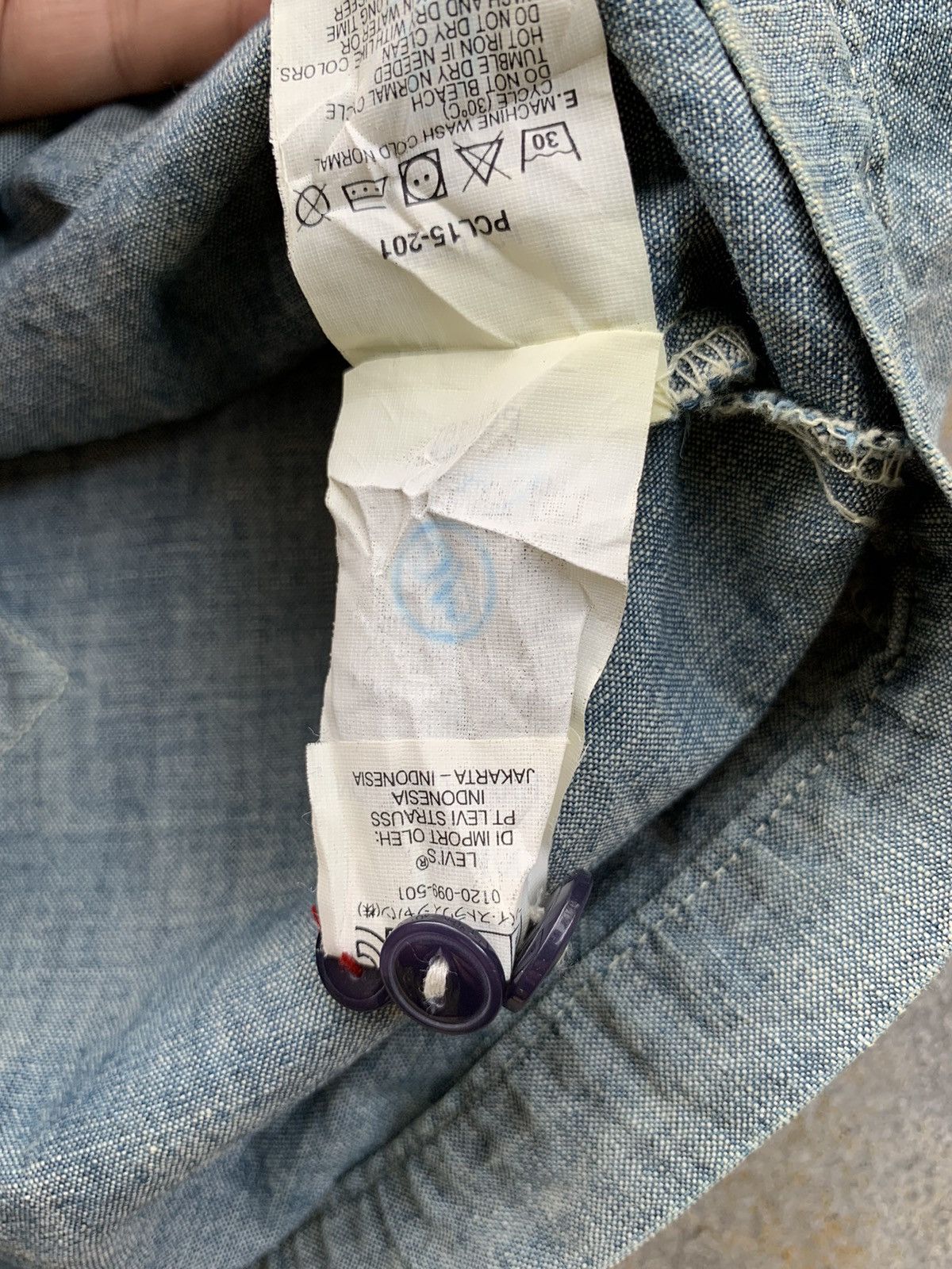 Levi's Levi’s Blue Denim Buckle Back Shirts Size M / US 6-8 / IT 42-44 - 8 Thumbnail