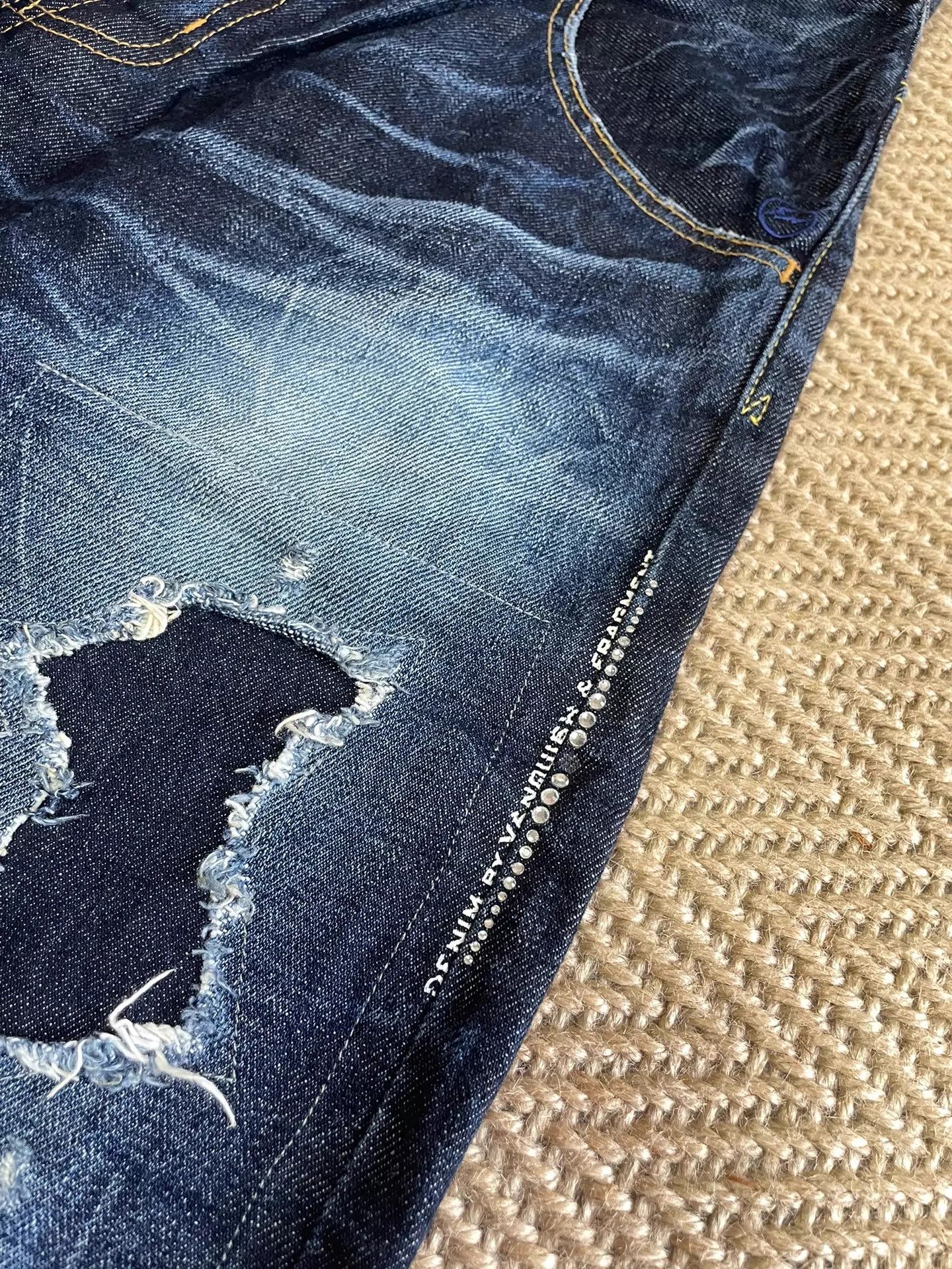 Vanquish VANQUISH & FRAGMENT Lightning Distressed W32 Jeans Size US 32 / EU 48 - 4 Thumbnail