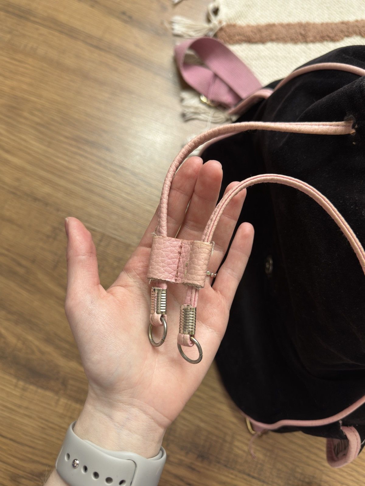 Juicy Couture × Vintage VINTAGE JUICY COUTURE UNIVERSITY VELOUR CUTE BACKPACK Size ONE SIZE - 9 Thumbnail