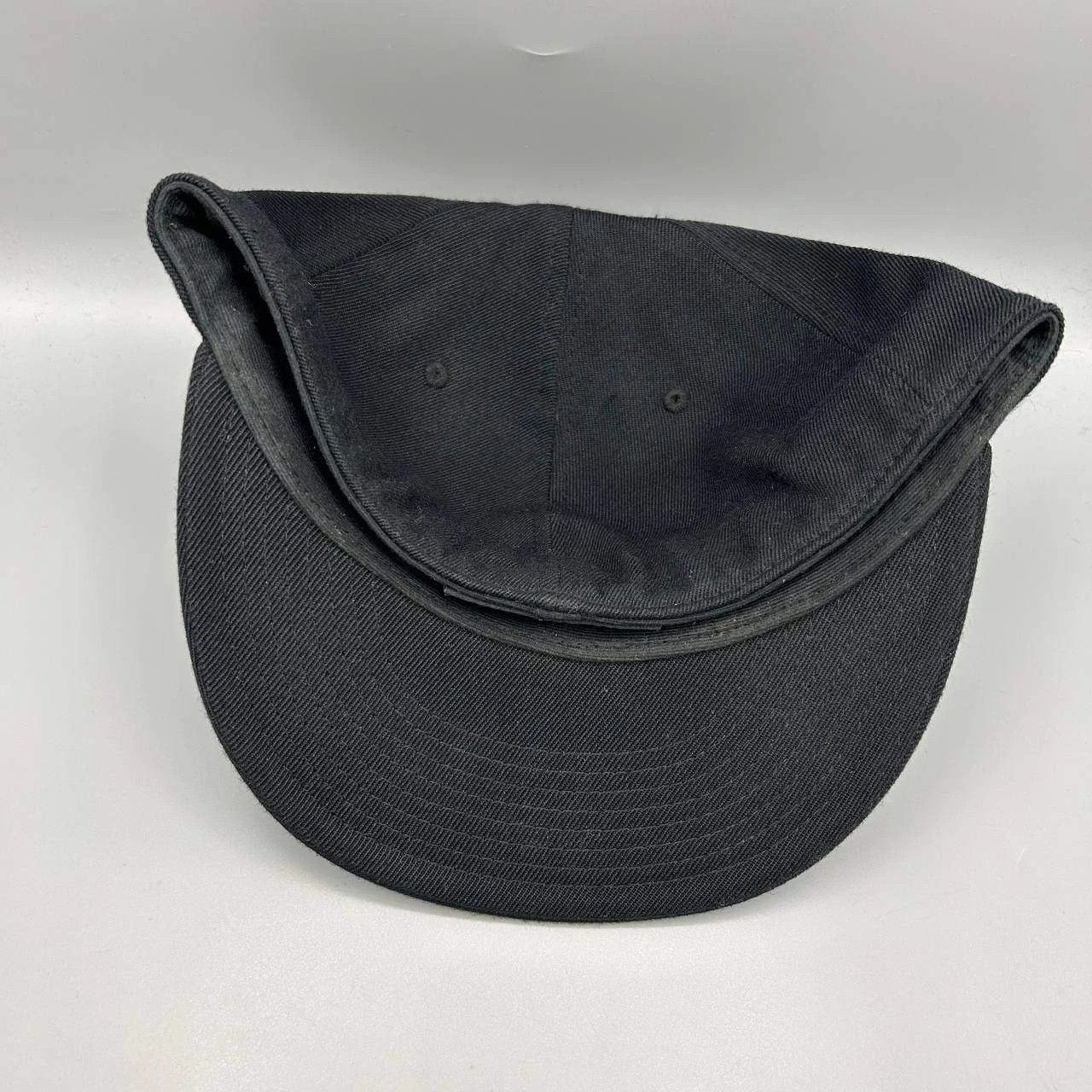 Other Krew Hat Men 7 1/4 - 7 5/8 Black 210 Fitted by Flexfit Cap Size ONE SIZE - 7 Thumbnail
