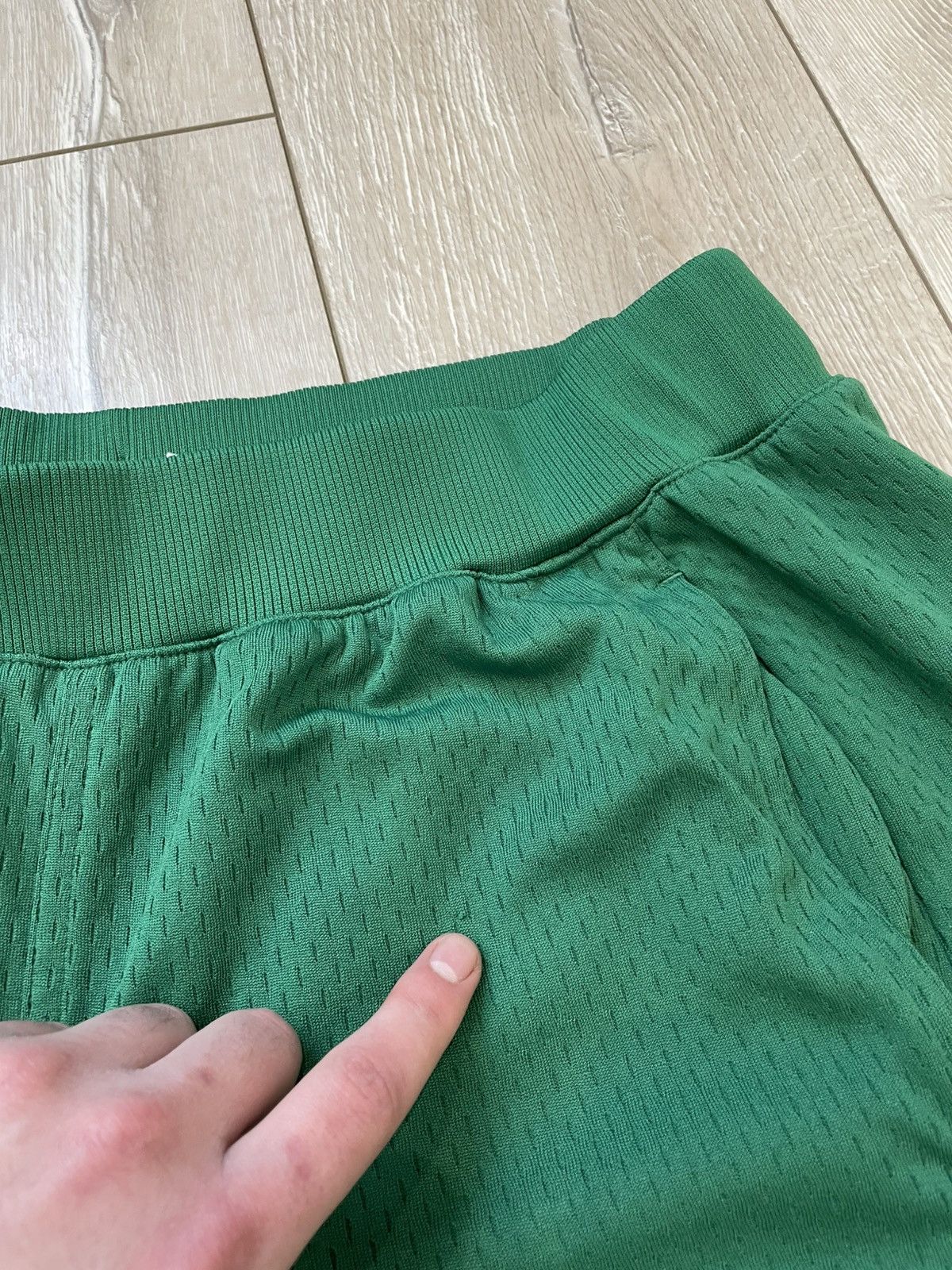 Adidas × NBA × Vintage Vintage Adidas Boston Celtics NBA Shorts Mens L Green Size US 34 / EU 50 - 10 Thumbnail