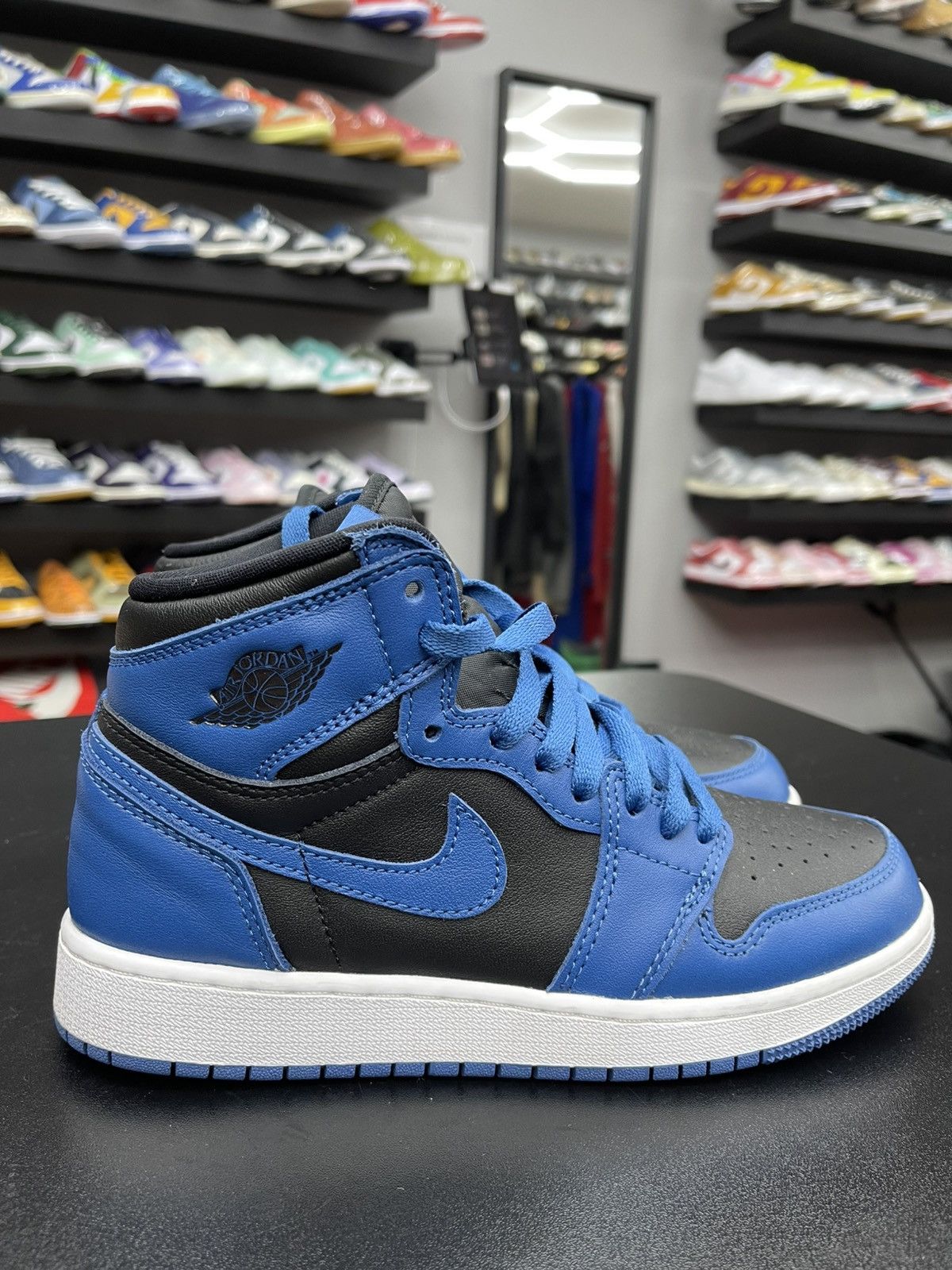 Jordan Brand Size 5y - Jordan 1 High Dark Marina Blue Very Clean Size US 5 / EU 37 - 3 Thumbnail