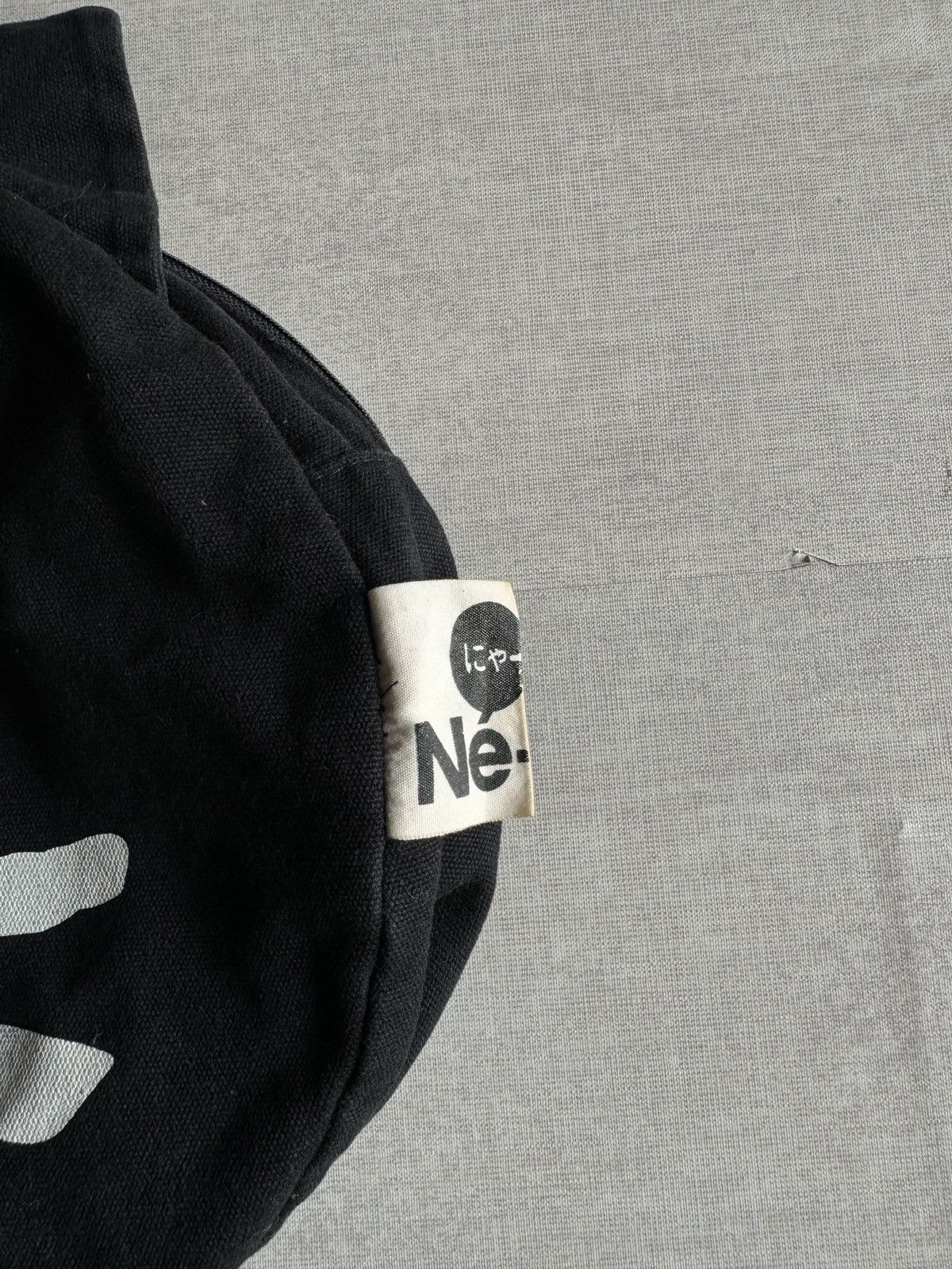 Issey Miyake × Ne-Net Ne-Net by Issey Miyake Iconic Cat ‘Nya’ Tote Bag Size ONE SIZE - 4 Thumbnail