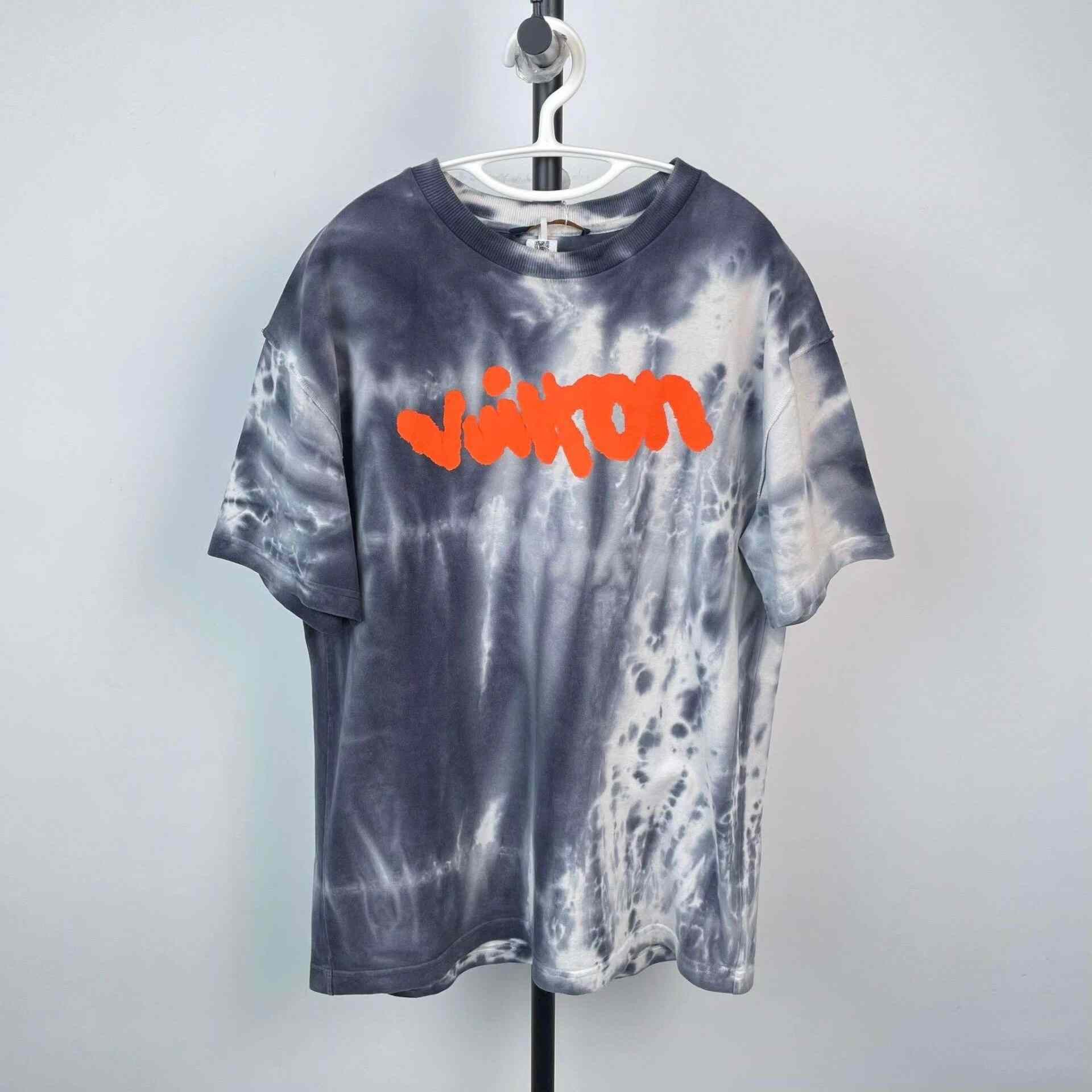 Louis Vuitton Louis Vuitton Tie-Dye Multi T-Shirt M Women Size M / US 6-8 / IT 42-44 - 1 Thumbnail