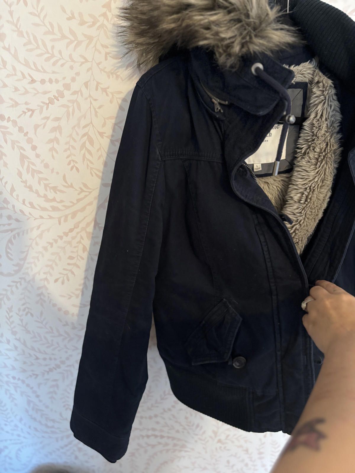 Abercrombie & Fitch Vintage Y2K Abercrombie and Fitch fur bomber READ DESC Size L / US 10 / IT 46 - 4 Thumbnail