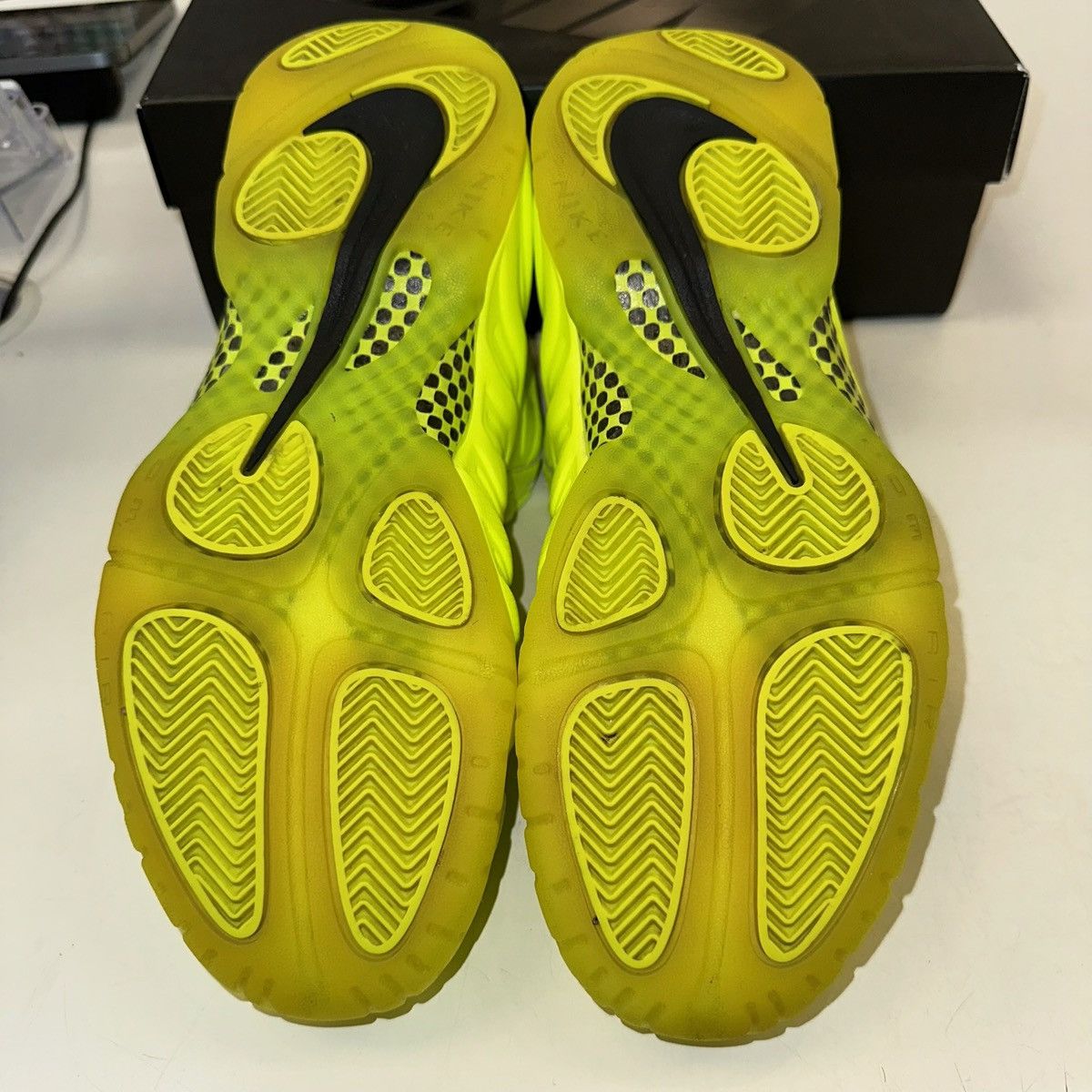 Nike Size 10 - Nike Air Foamposite Pro Volt 2014 624041-700 Size US 10 / EU 43 - 5 Thumbnail