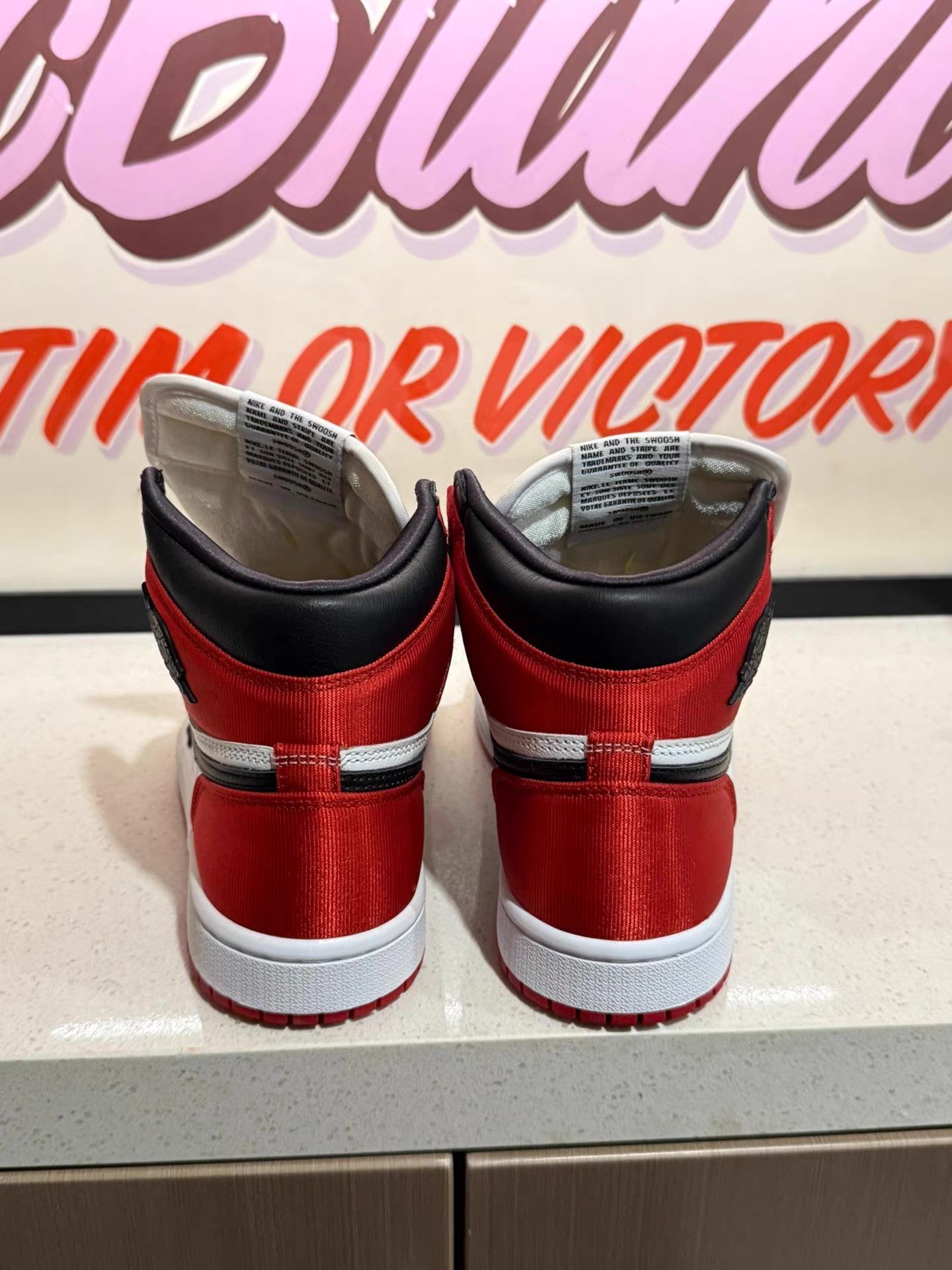 Nike Jordan Air Jordan 1 High SatinBlack Toe basketball shoes。Ｑ20 Size US 5.5 / IT 35.5 - 3 Thumbnail