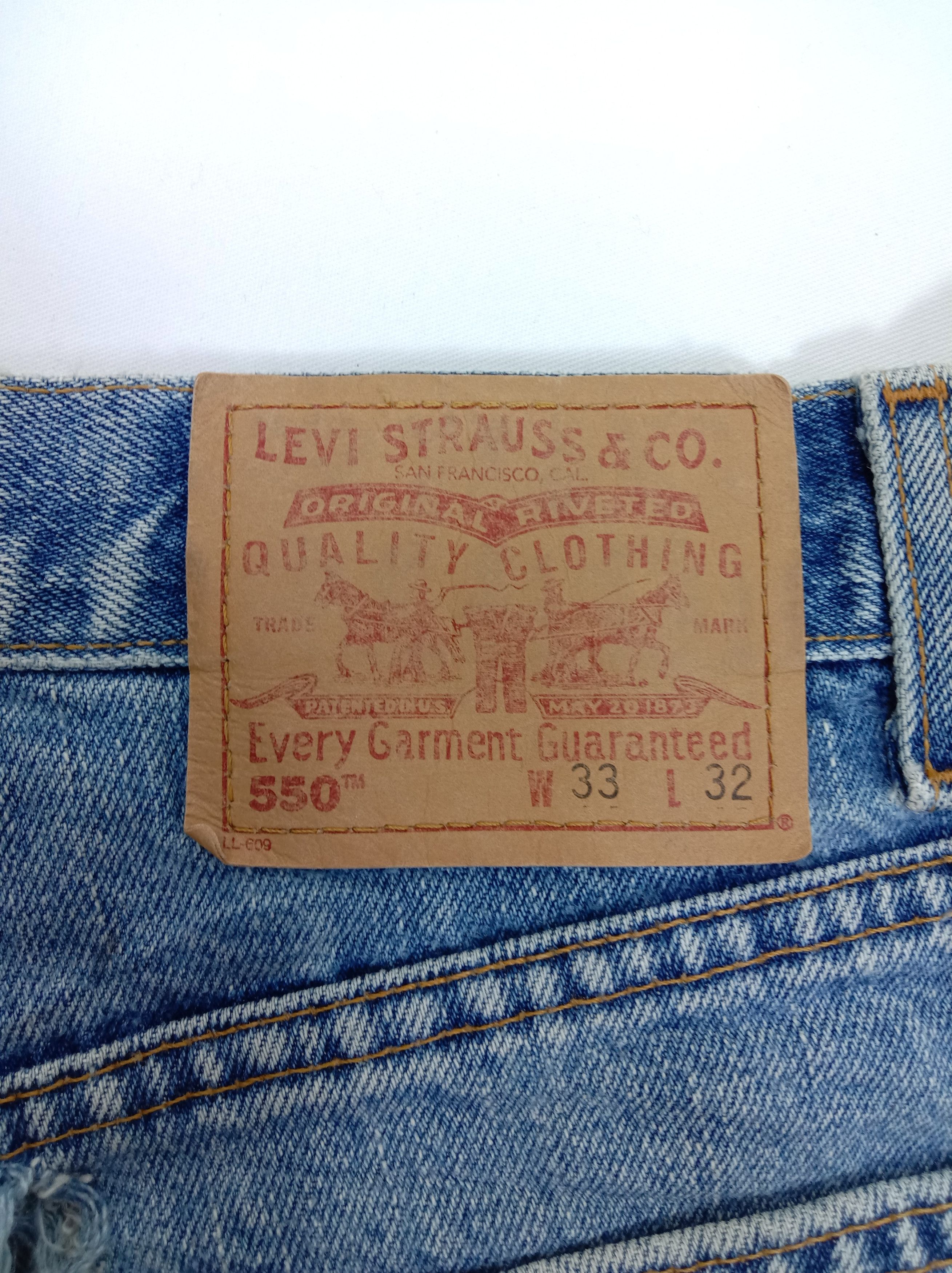 Levi's Vintage Levi's 550 Jeans Blue Wash Distressed Denim Size US 32 / EU 48 - 14 Thumbnail