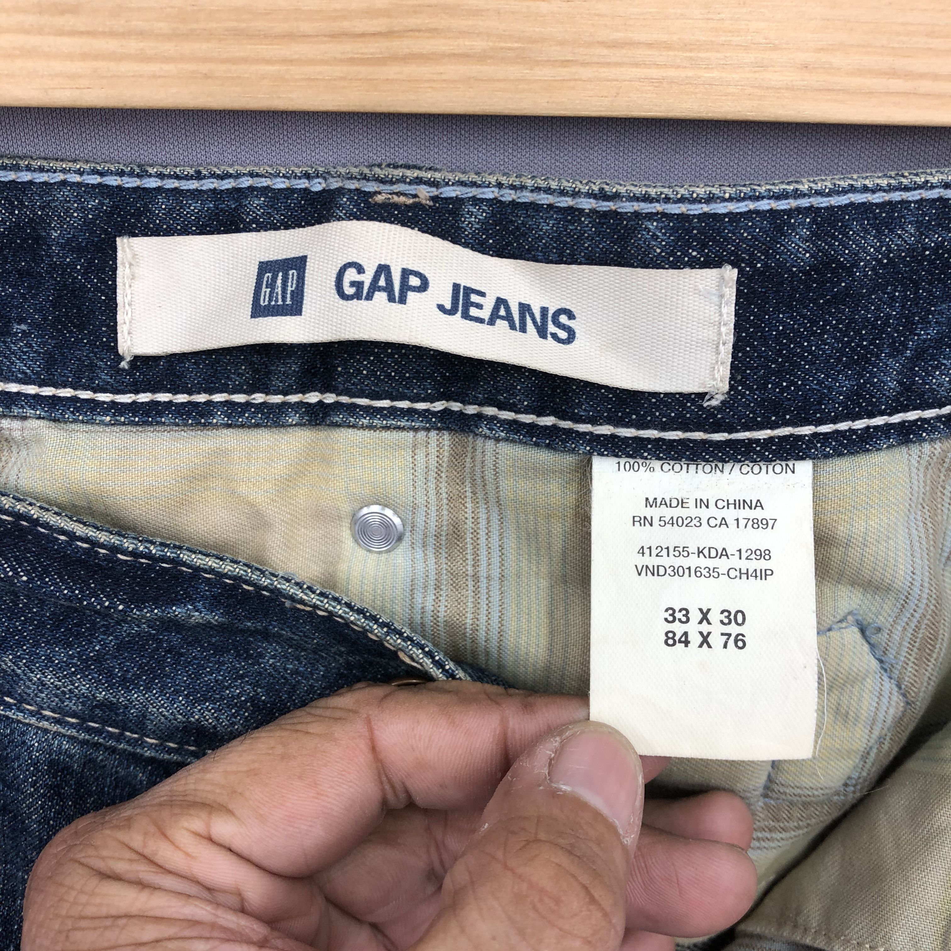 Japanese Brand Crazy Vintage 90s Gap Baggy Jeans Skater Buckle Faded Denim Size US 34 / EU 50 - 8 Thumbnail
